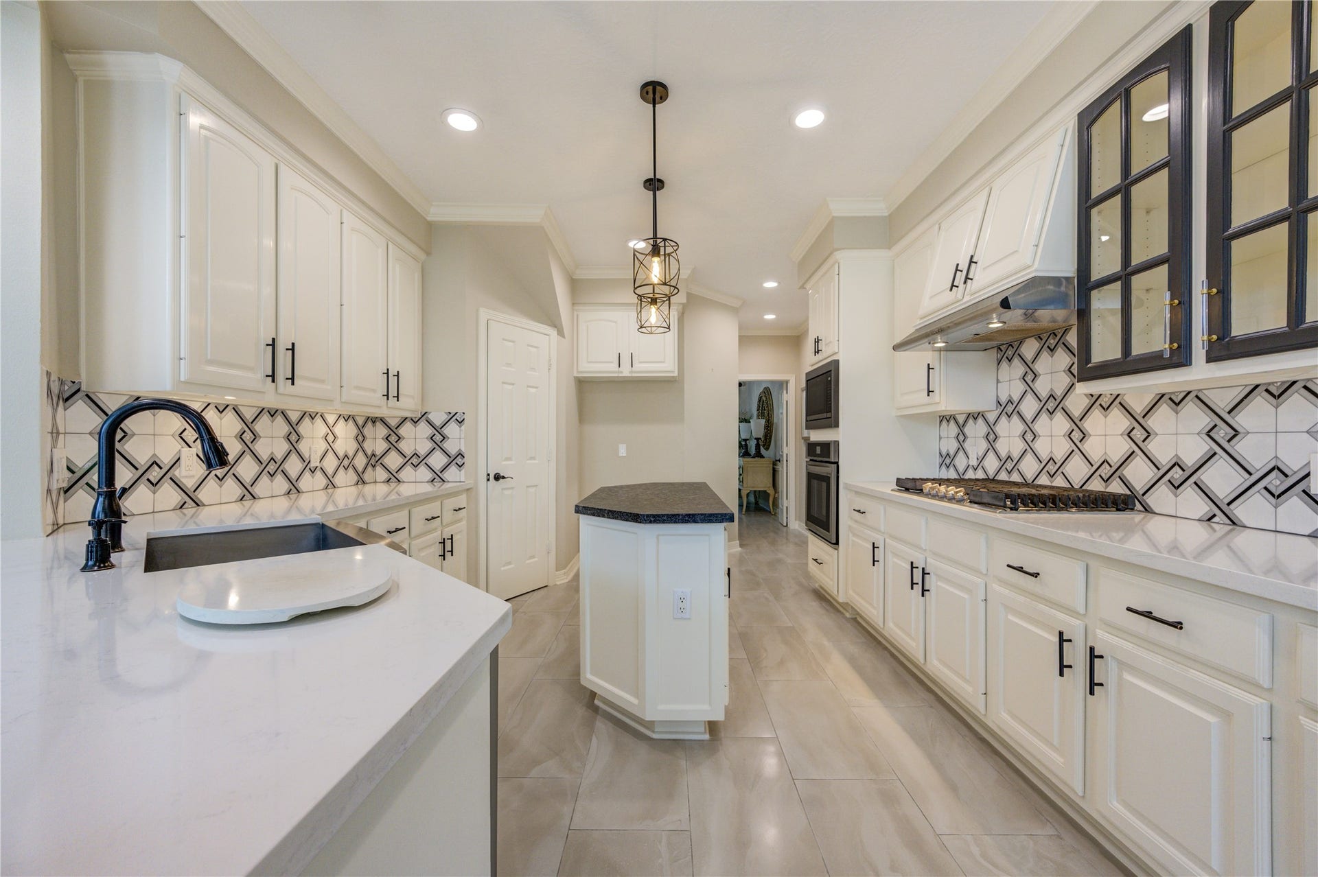 2015 Inscho Lane, Katy, TX 77450 Gorgeous remodeled kitchen