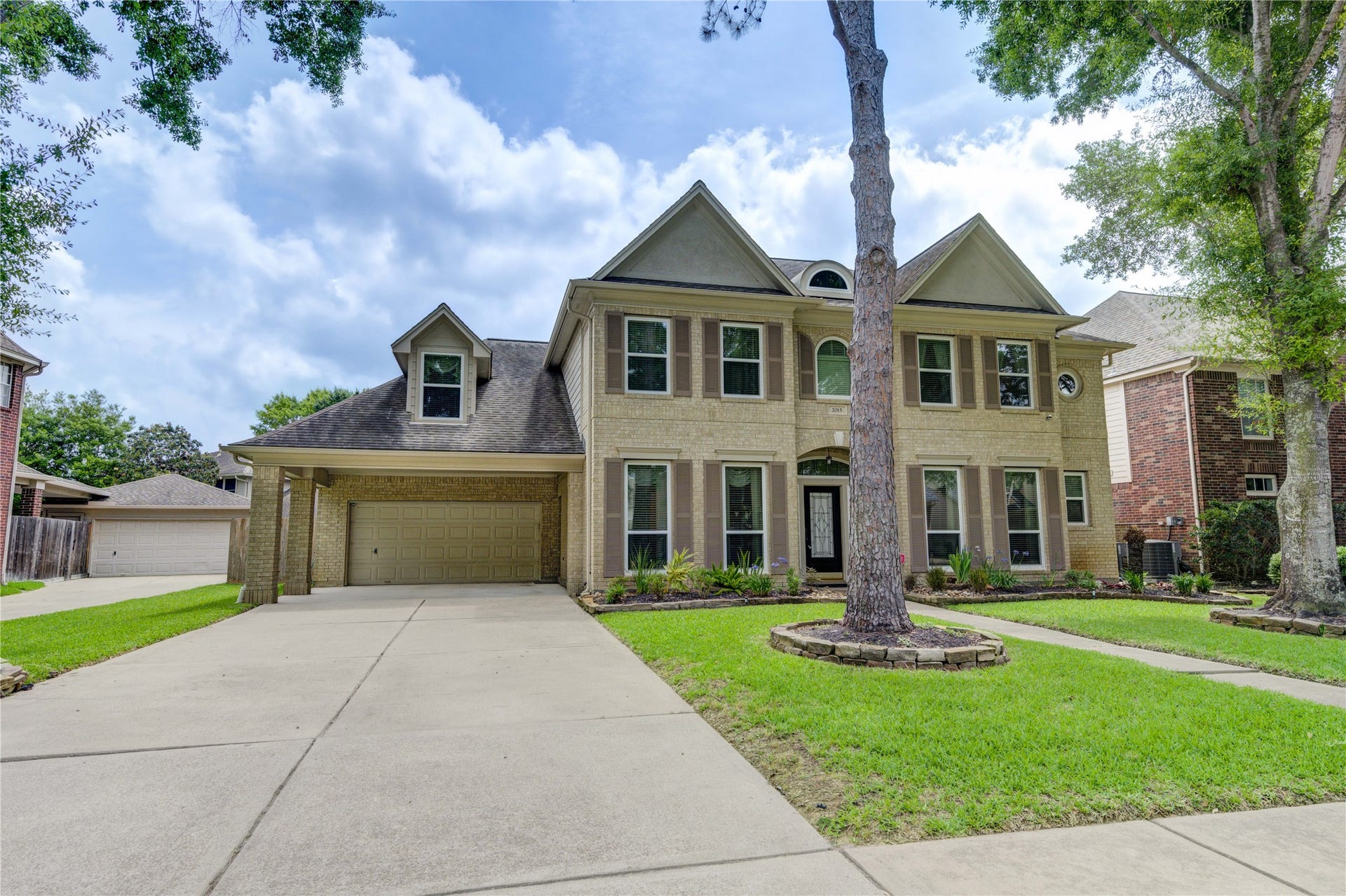 2015 Inscho Lane, Katy, TX 77450 Porte-Cochere & long driveway for ample cars.