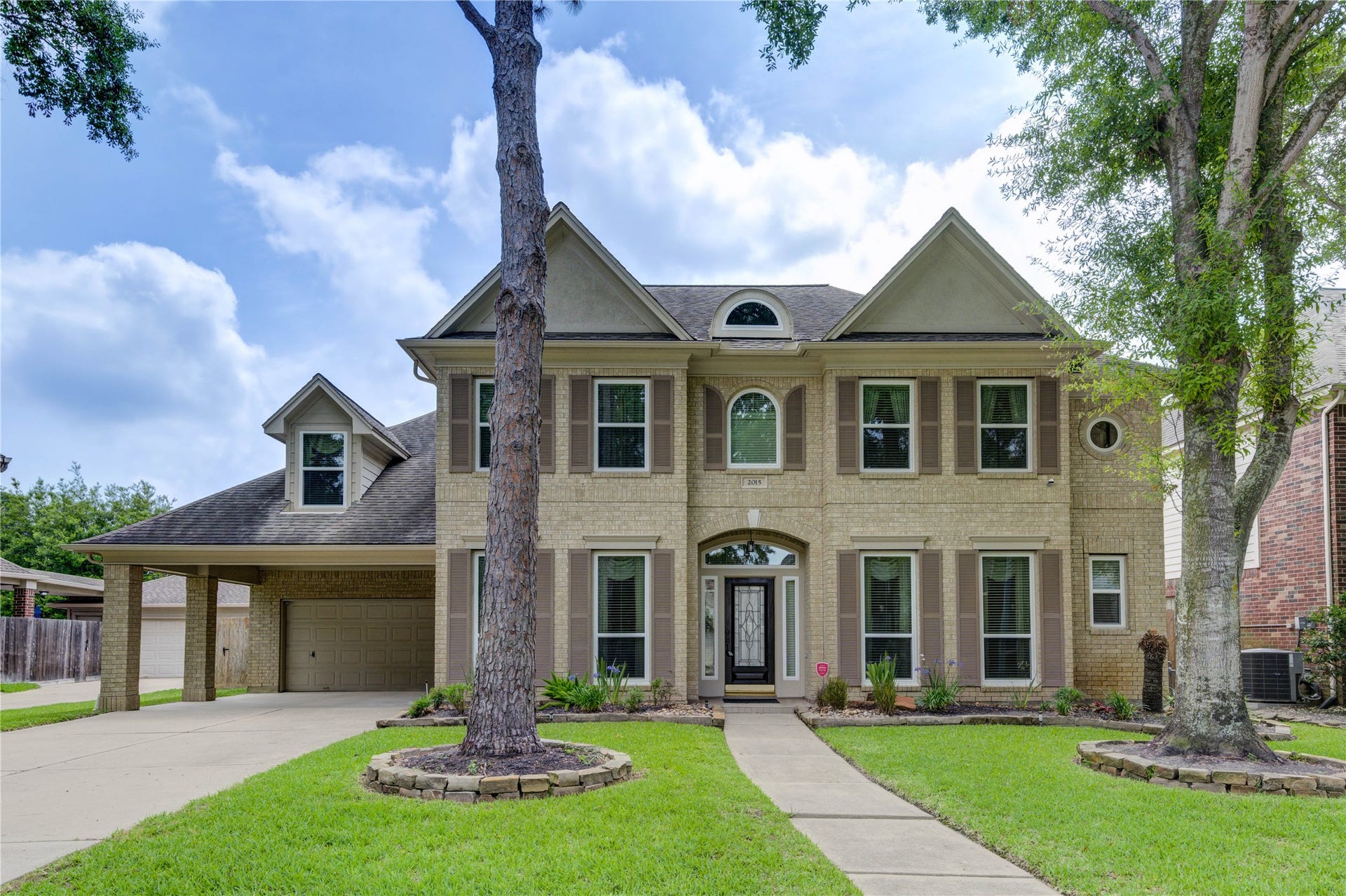 2015 Inscho Lane, Katy, TX 77450 Located in N Lake Village close to golf course & walking trails