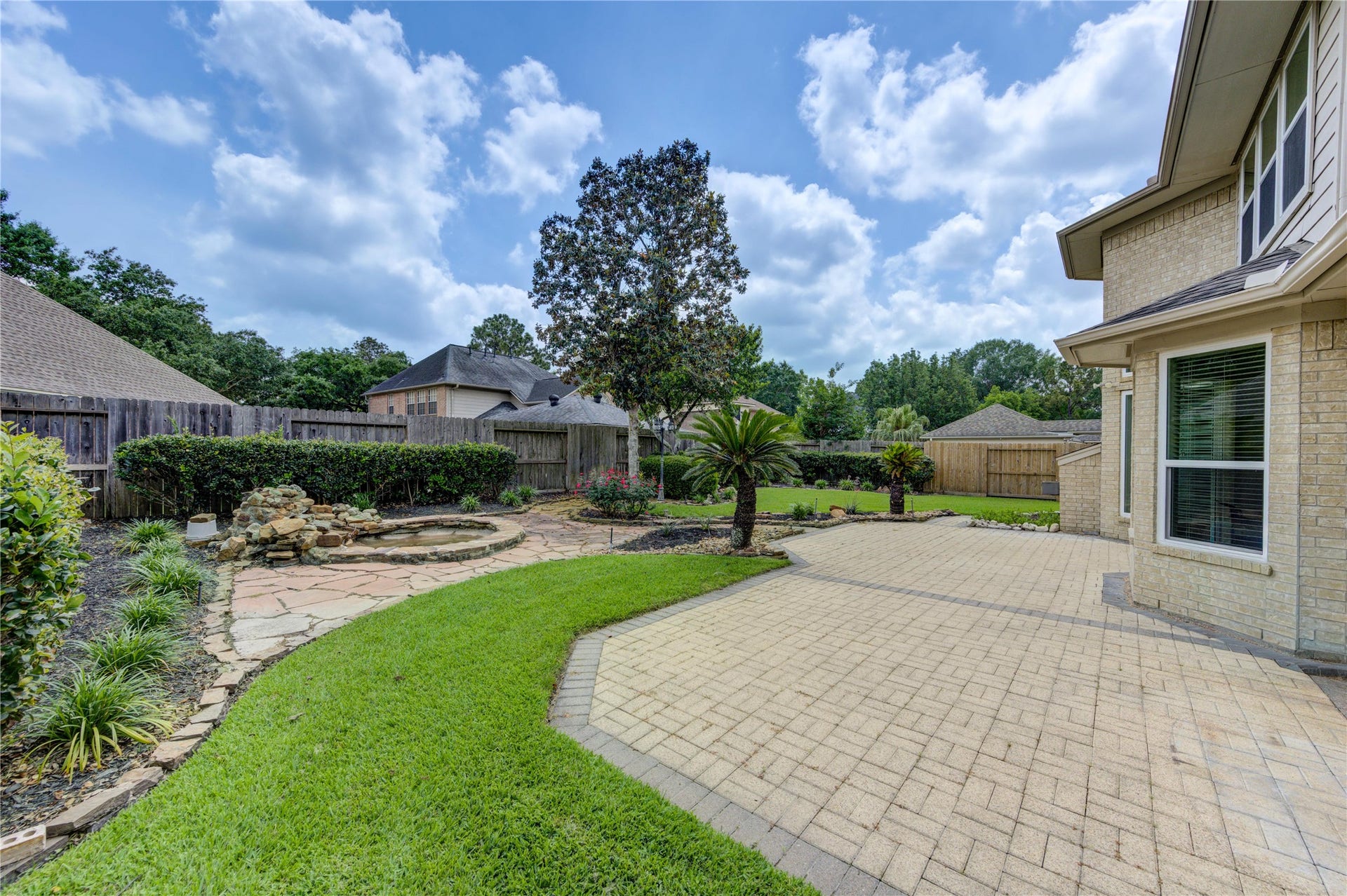 2015 Inscho Lane, Katy, TX 77450 Beautifully landscaped