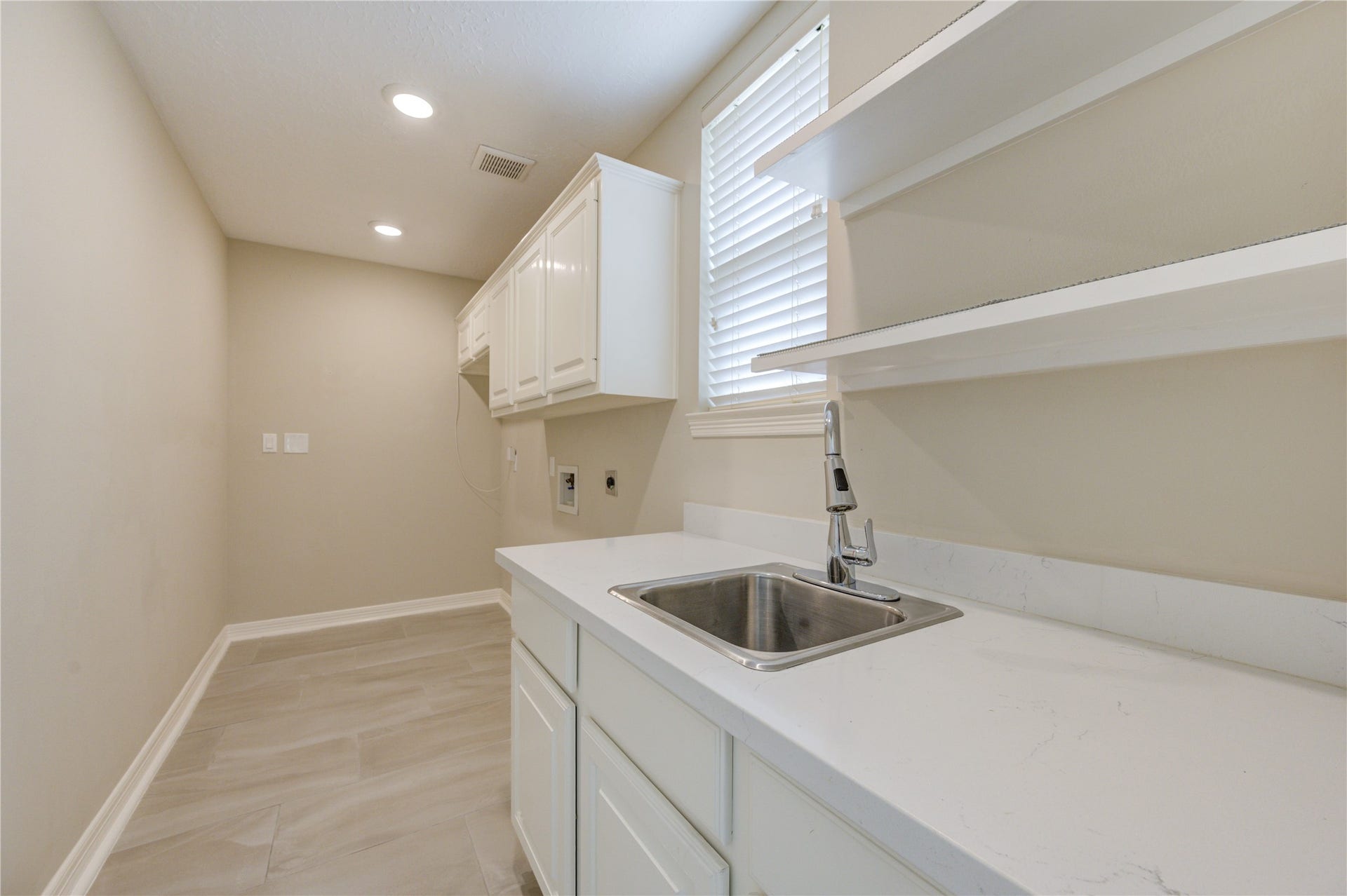 2015 Inscho Lane, Katy, TX 77450 Large laundry room with counter space & sink
