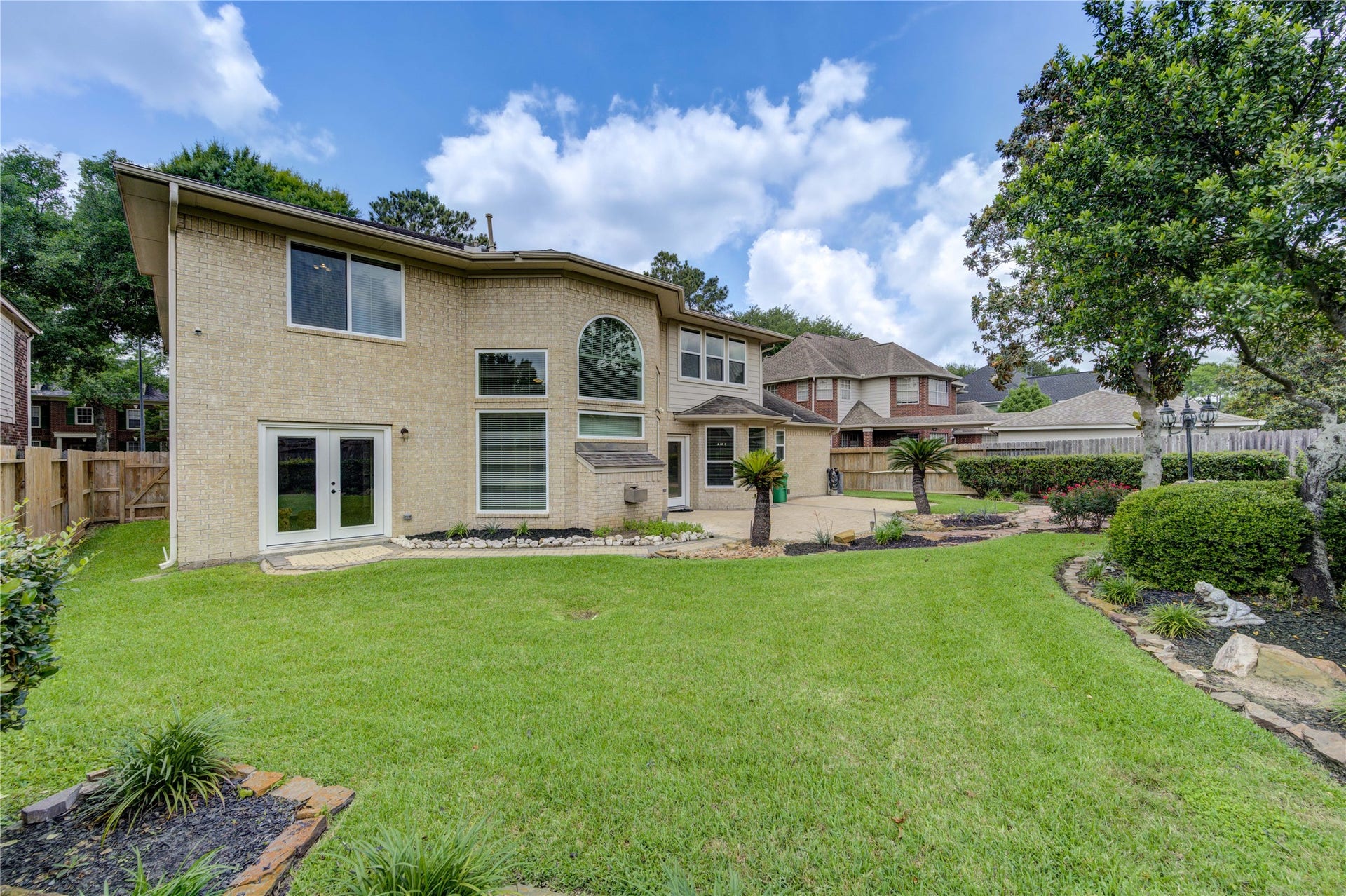2015 Inscho Lane, Katy, TX 77450 Situated on a large lot