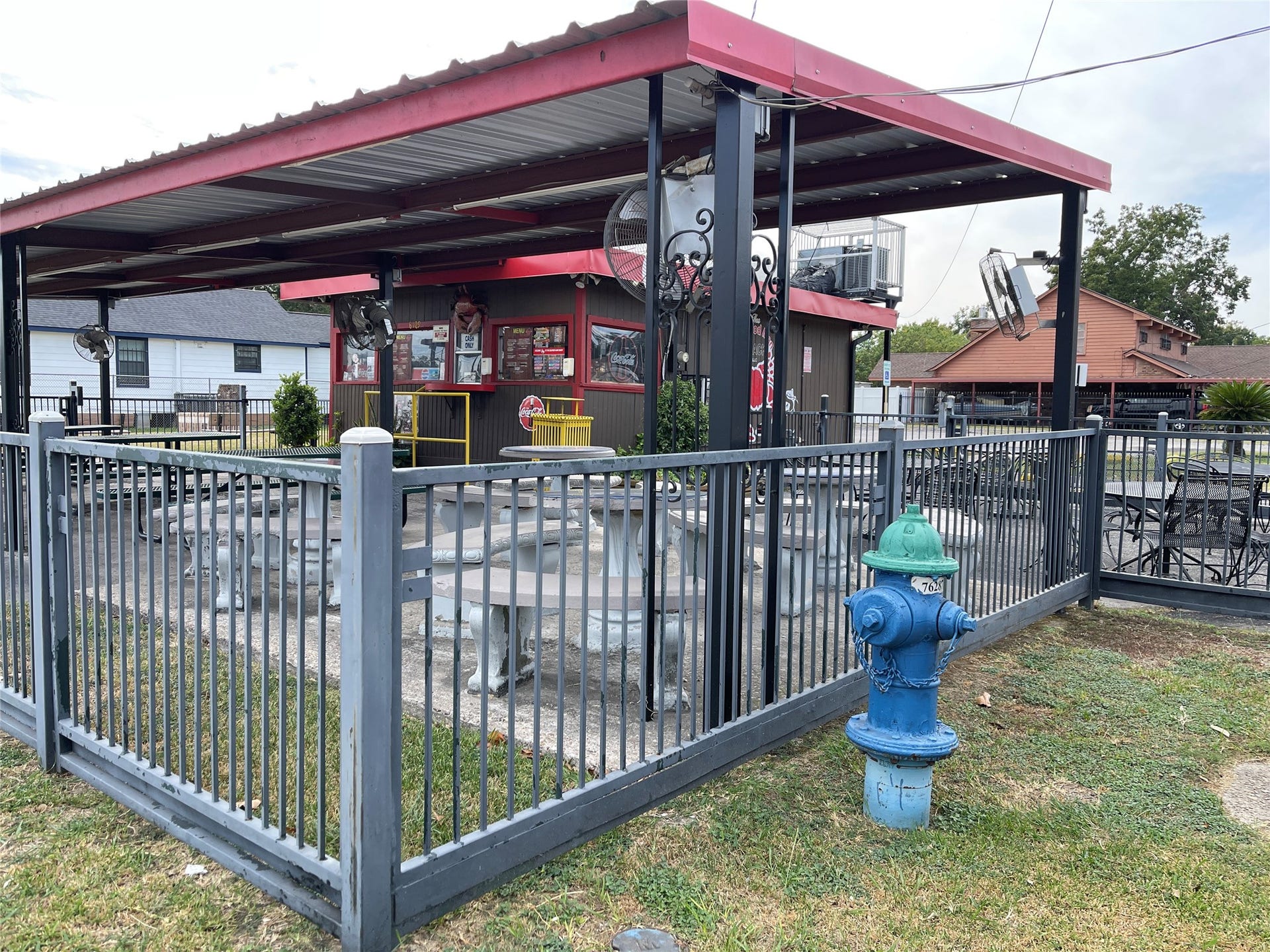 6113 Hirsch Road, Houston, TX 77026 6113 Hirsch Road, Houston, TX 77026