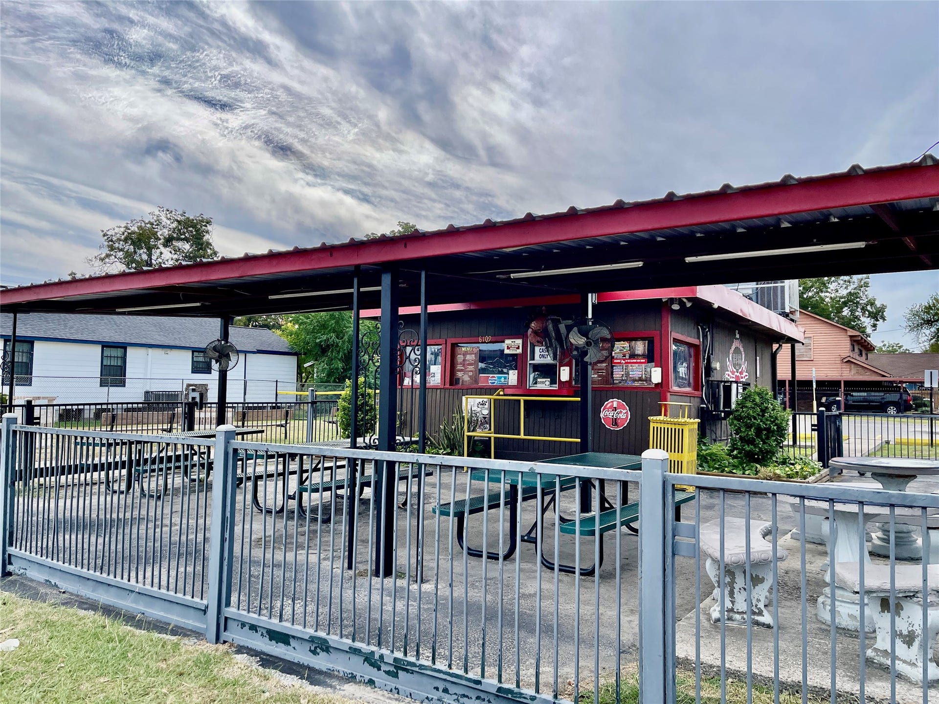 6113 Hirsch Road, Houston, TX 77026 6113 Hirsch Road, Houston, TX 77026