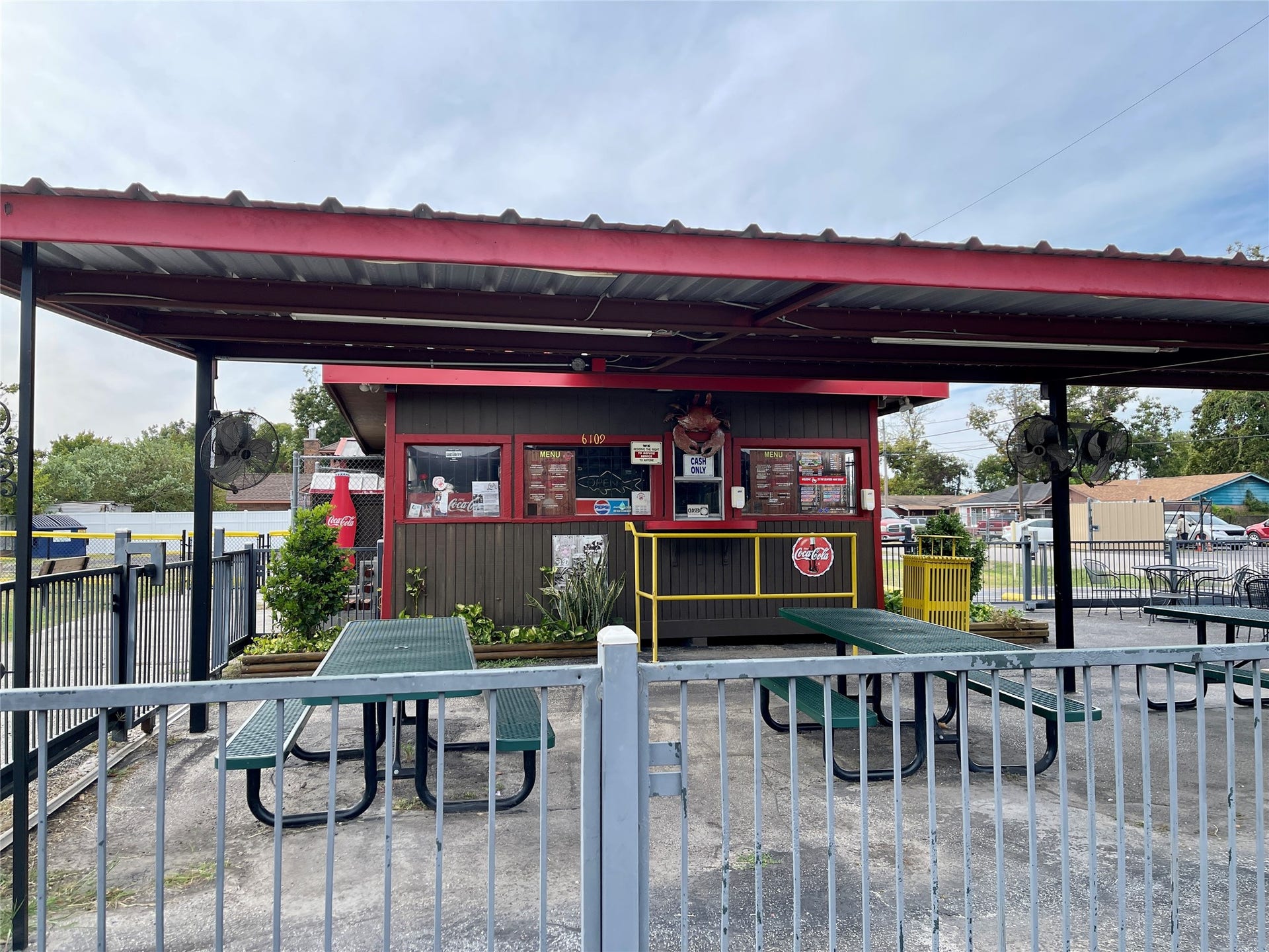 6113 Hirsch Road, Houston, TX 77026 6113 Hirsch Road, Houston, TX 77026
