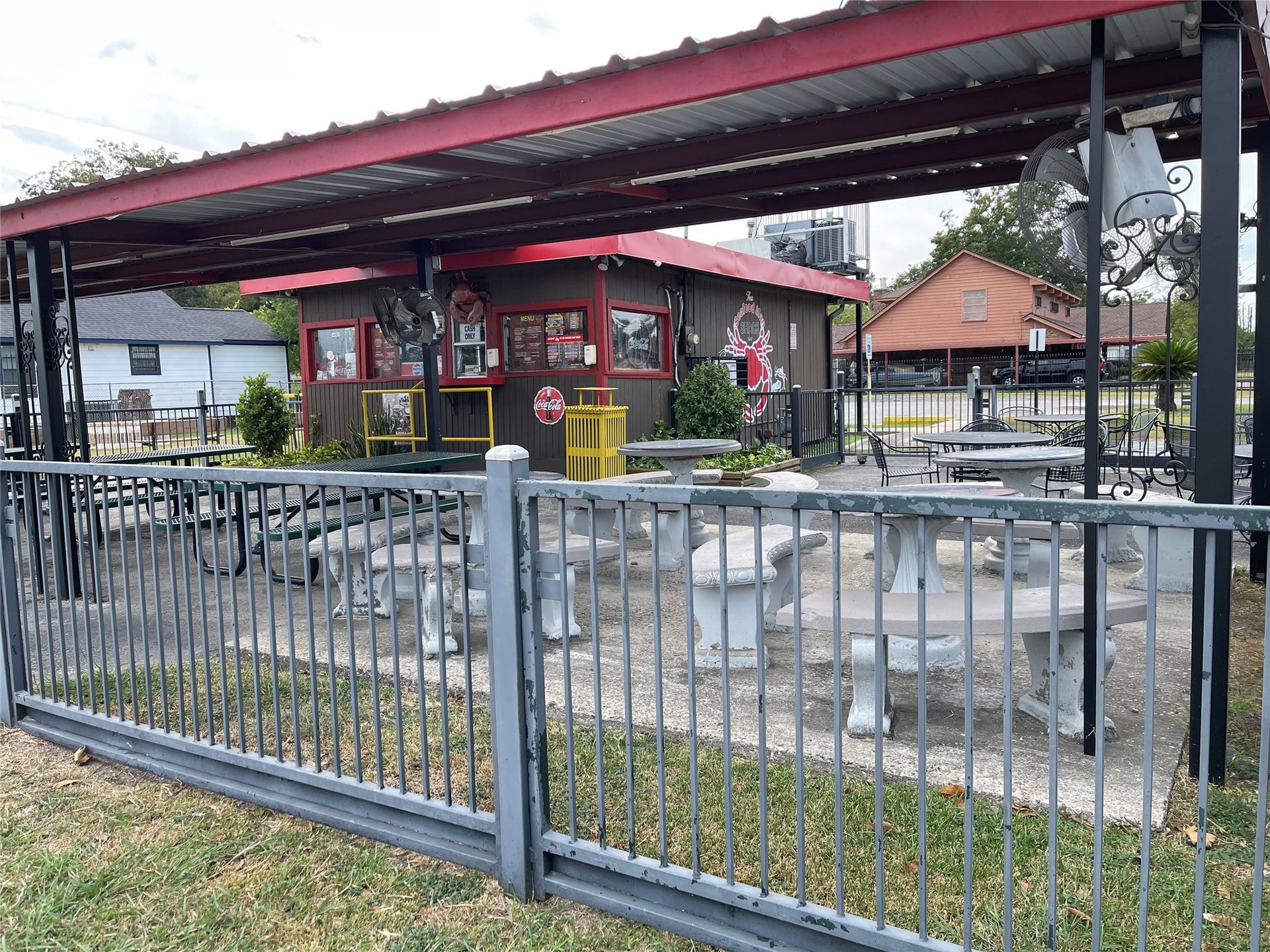 6113 Hirsch Road, Houston, TX 77026 6113 Hirsch Road, Houston, TX 77026