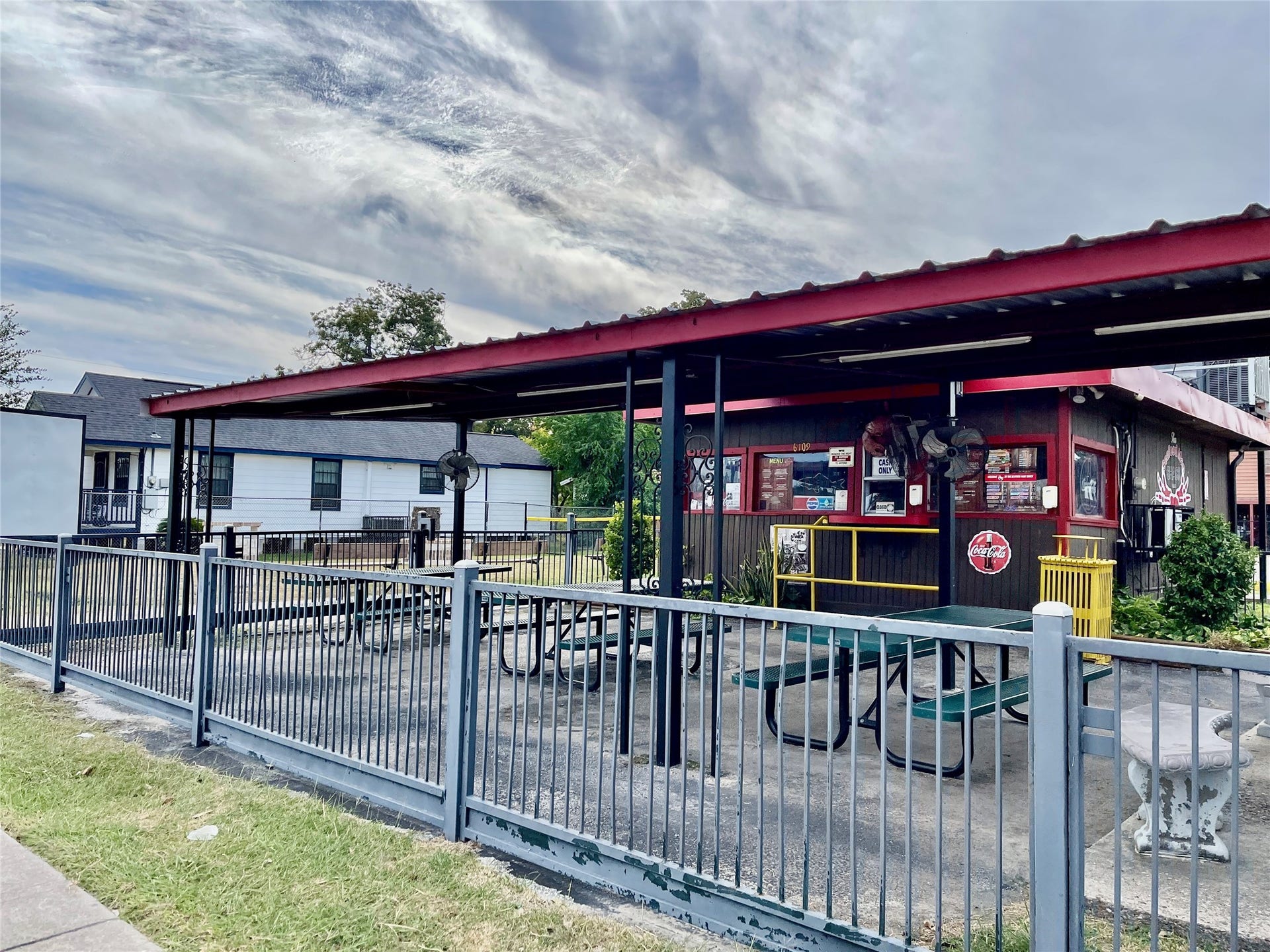 6113 Hirsch Road, Houston, TX 77026 6113 Hirsch Road, Houston, TX 77026