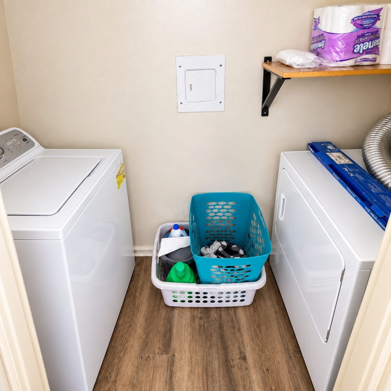 Laundry (Washer/Dryer included)