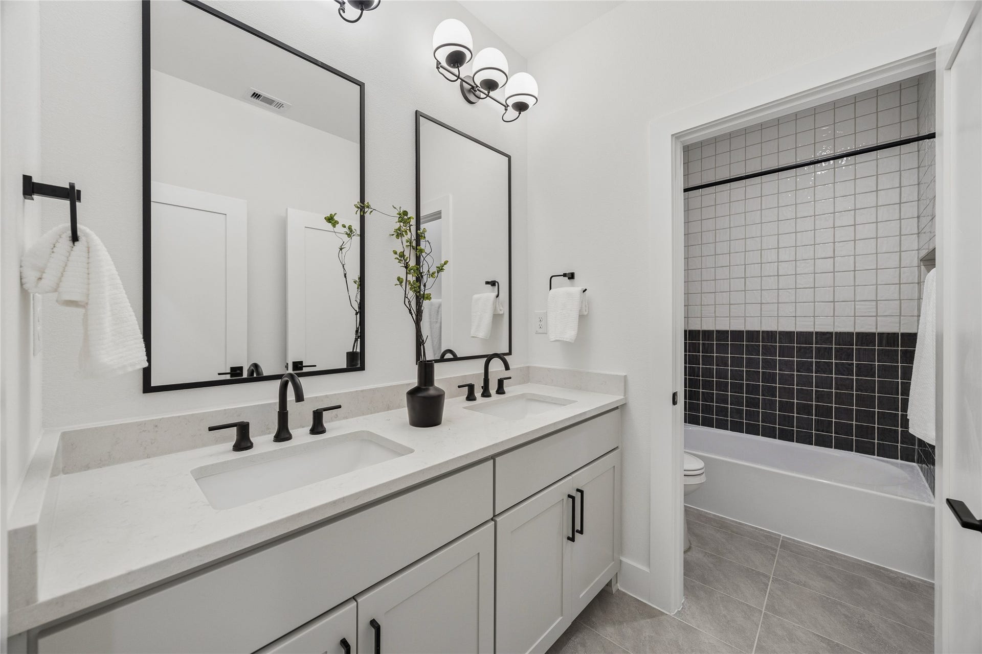 1634 Latexo Drive, Houston, TX 77018 1634 Latexo Drive, Houston, TX 77018
