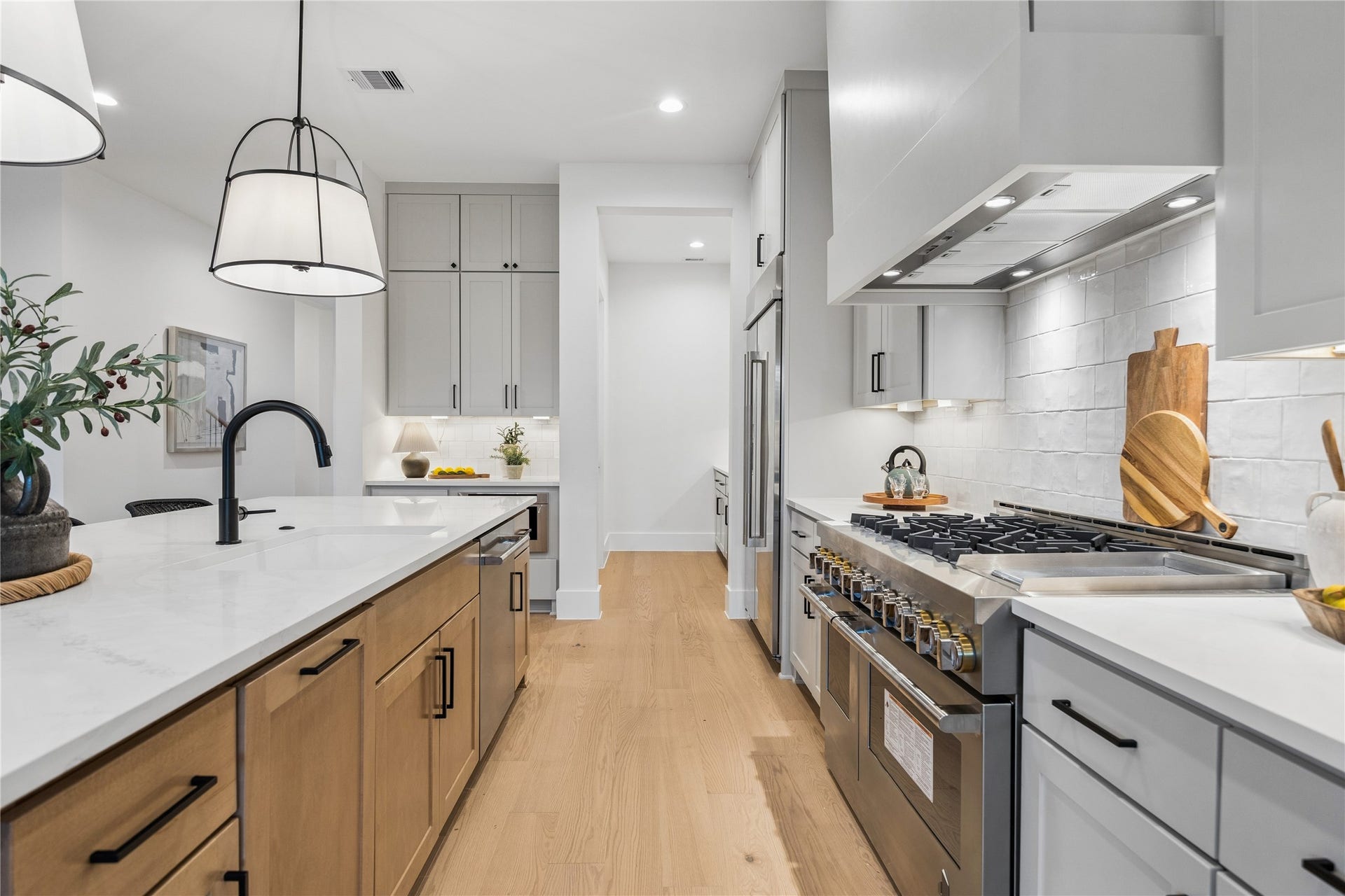 1634 Latexo Drive, Houston, TX 77018 1634 Latexo Drive, Houston, TX 77018