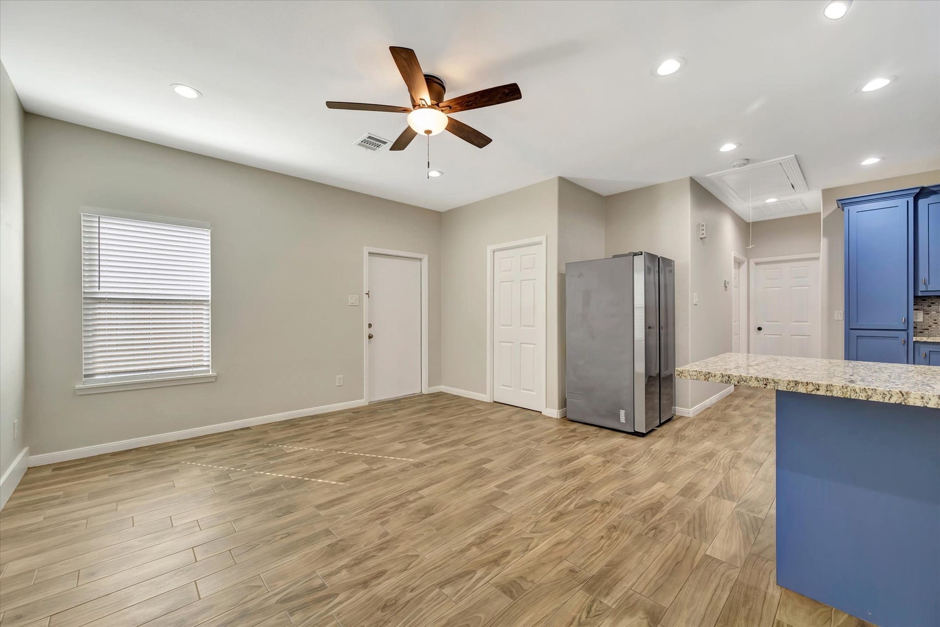 904 W Sealy, #B, Alvin, TX 77511 View from entry area