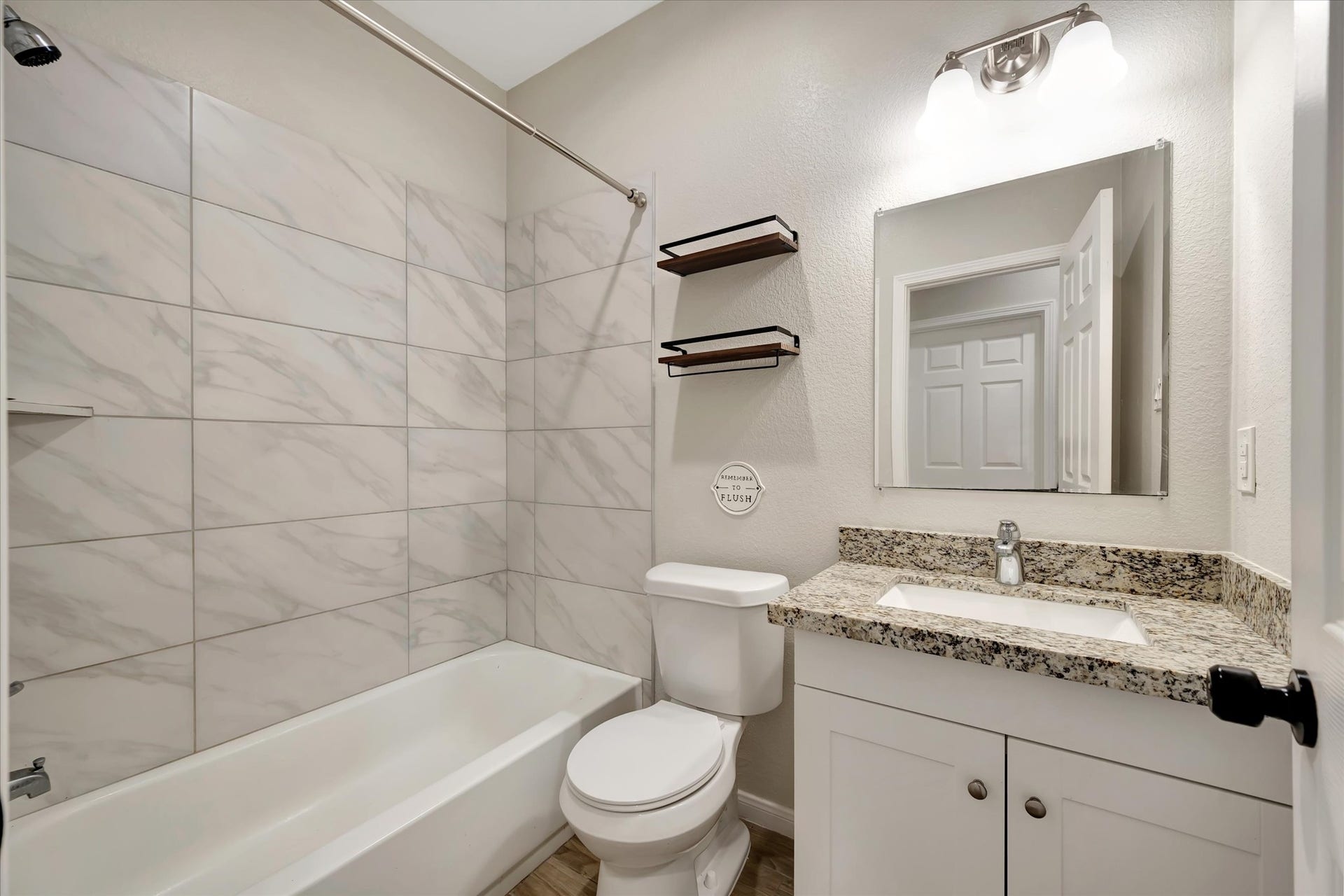 904 W Sealy, #B, Alvin, TX 77511 Guest Bathroom