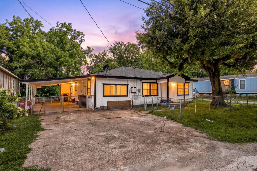 Property photo for 211 Arcadian Drive, Crosby, TX