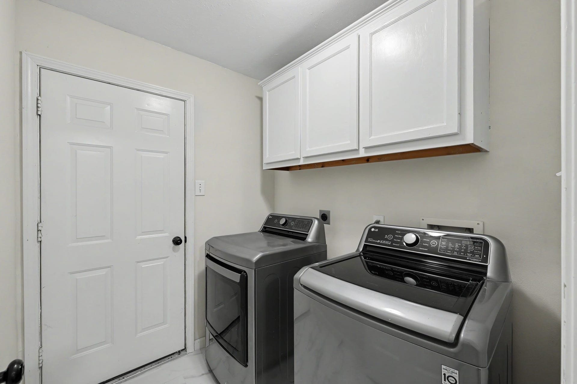 29823 Spring Acres Drive, Spring, TX 77386 Laundry room with extra storage
