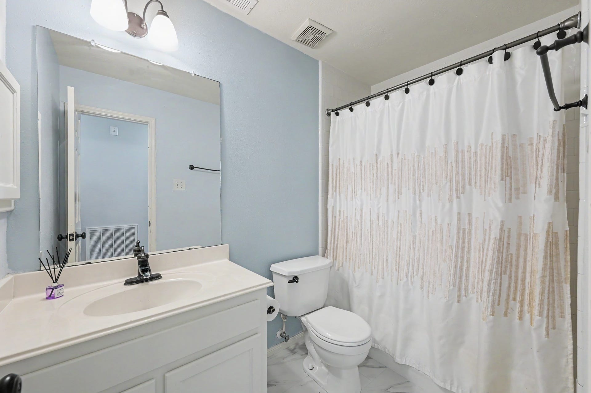29823 Spring Acres Drive, Spring, TX 77386 Guest bathroom