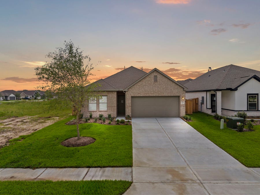 Property photo for 3510 Atlas Point Lane, Angleton, TX