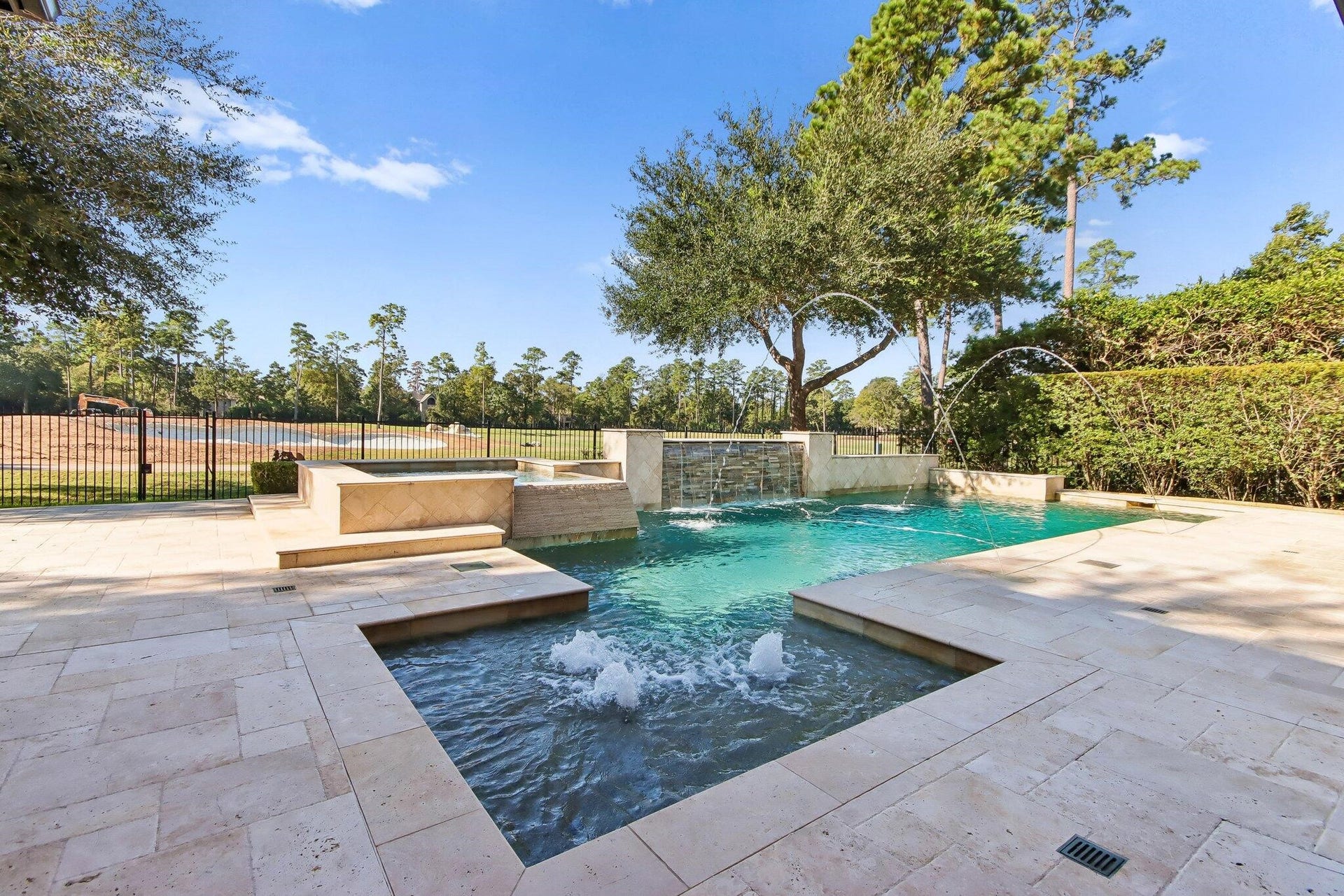 62 S Player Crest Circle, The Woodlands, TX 77382