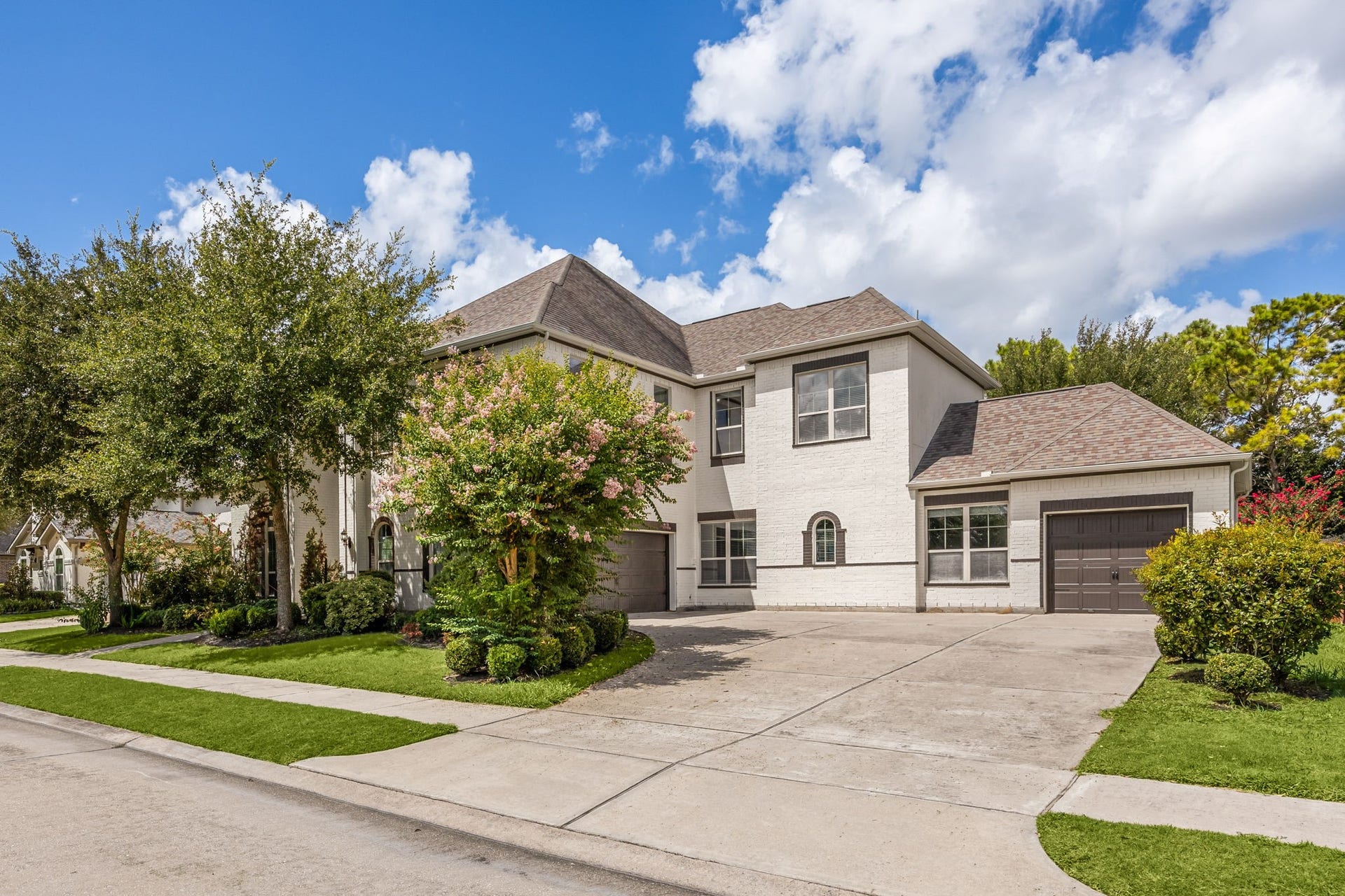 10606 Comeaux Lane, Richmond, TX 77407 Welcome to 10606 Comeaux Ln, a beautiful home in the master-planned community of Aliana, featuring two primary suites for flexible, multi-generational living, all set behind mature landscaping just moments from shopping and area schools.