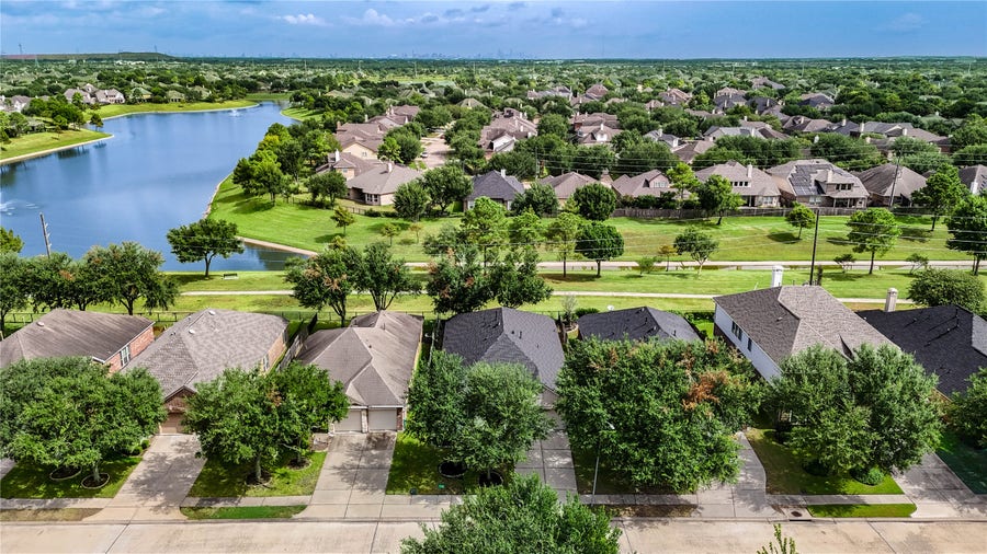 Property photo for 13401 Highland Lake Lane, Pearland, TX