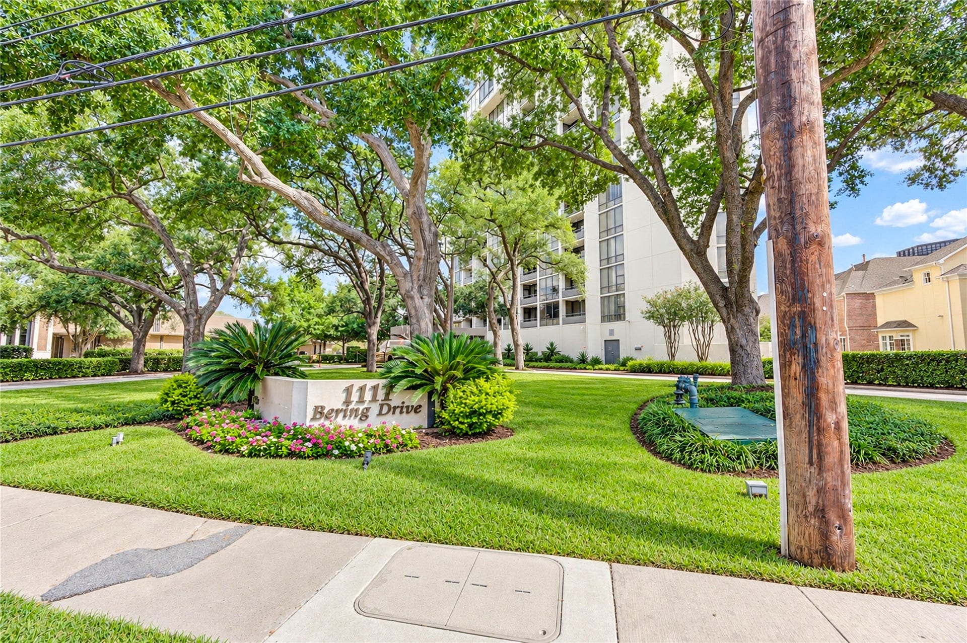 1111 Bering Drive, #706, Houston, TX 77057 1111 Bering Drive, #706, Houston, TX 77057