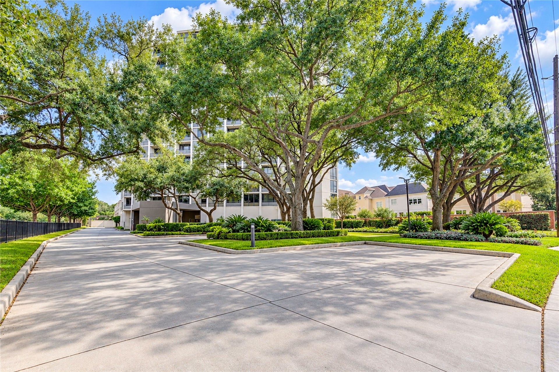1111 Bering Drive, #706, Houston, TX 77057 1111 Bering Drive, #706, Houston, TX 77057