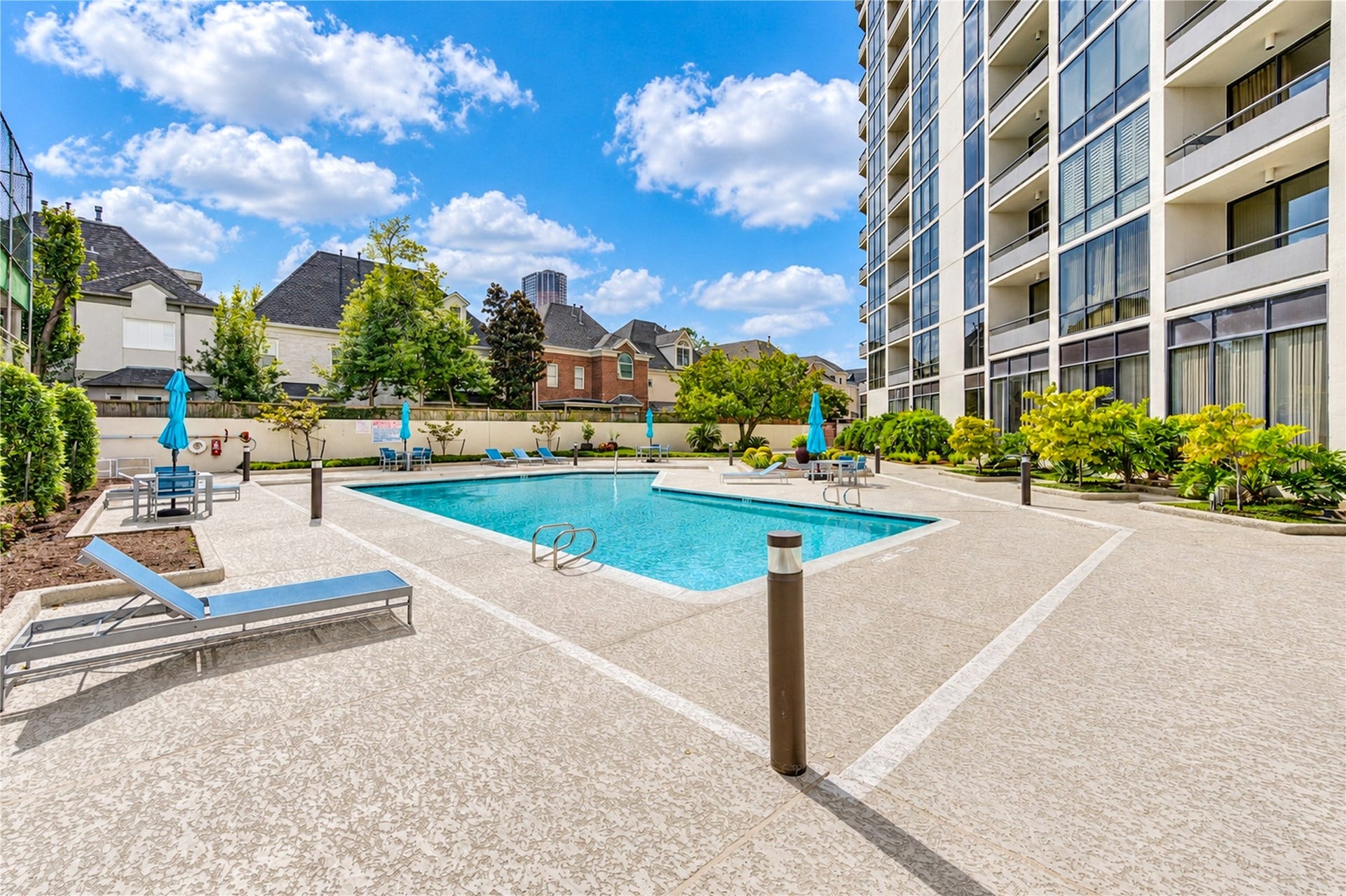 1111 Bering Drive, #706, Houston, TX 77057 Pool