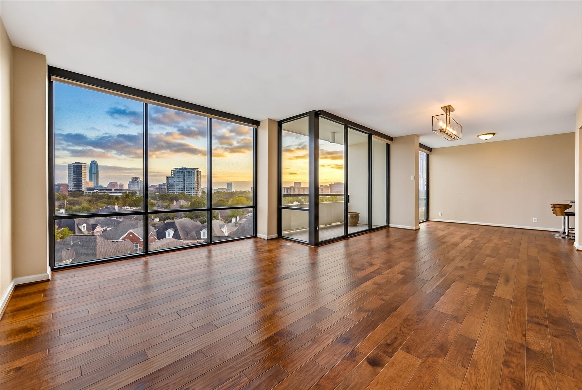 1111 Bering Drive, #706, Houston, TX 77057 Be ready to fall in love with this home.