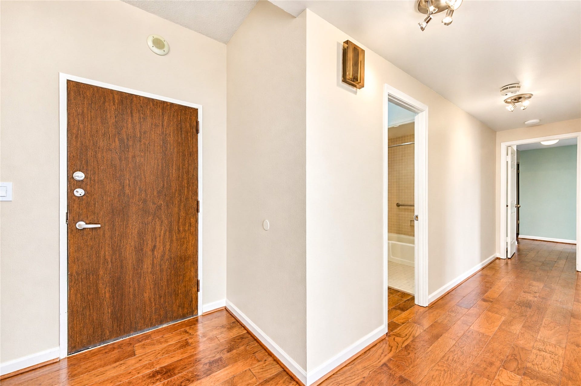 1111 Bering Drive, #706, Houston, TX 77057 Entrance