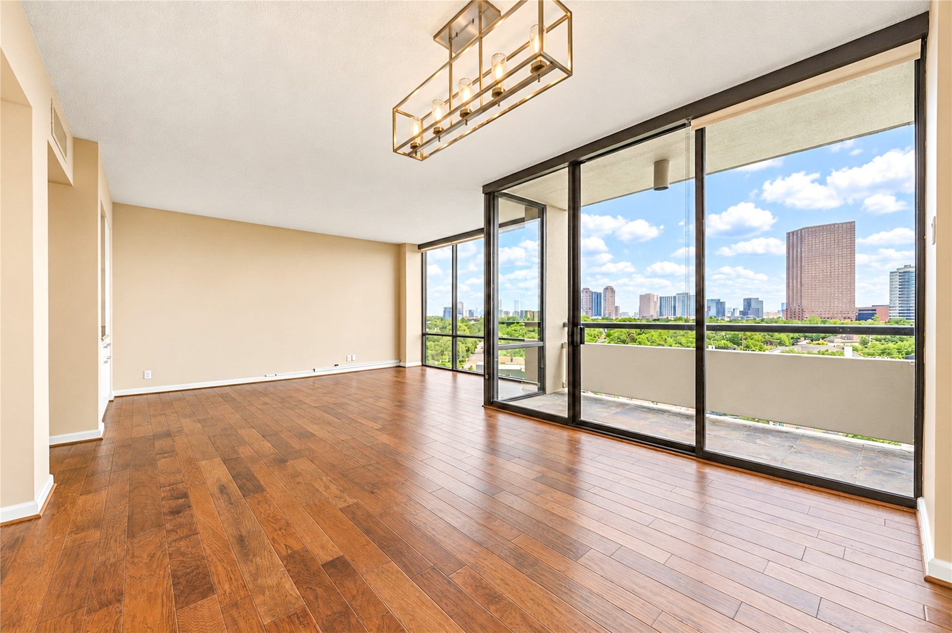 1111 Bering Drive, #706, Houston, TX 77057 Dining room space