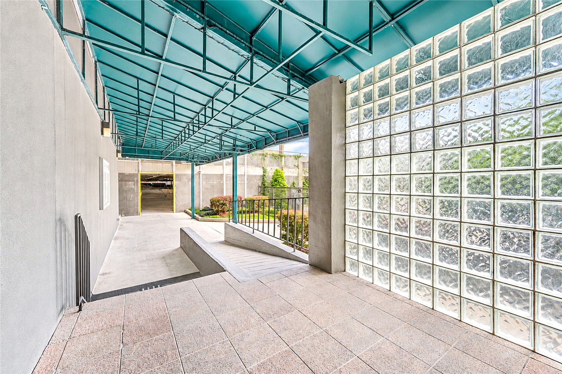 1111 Bering Drive, #706, Houston, TX 77057 Covered access with accessibility ramp from/to covered garage