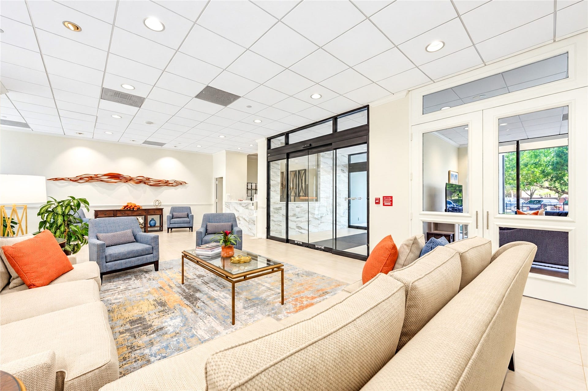 1111 Bering Drive, #706, Houston, TX 77057 Lobby with 24/7 front desk service