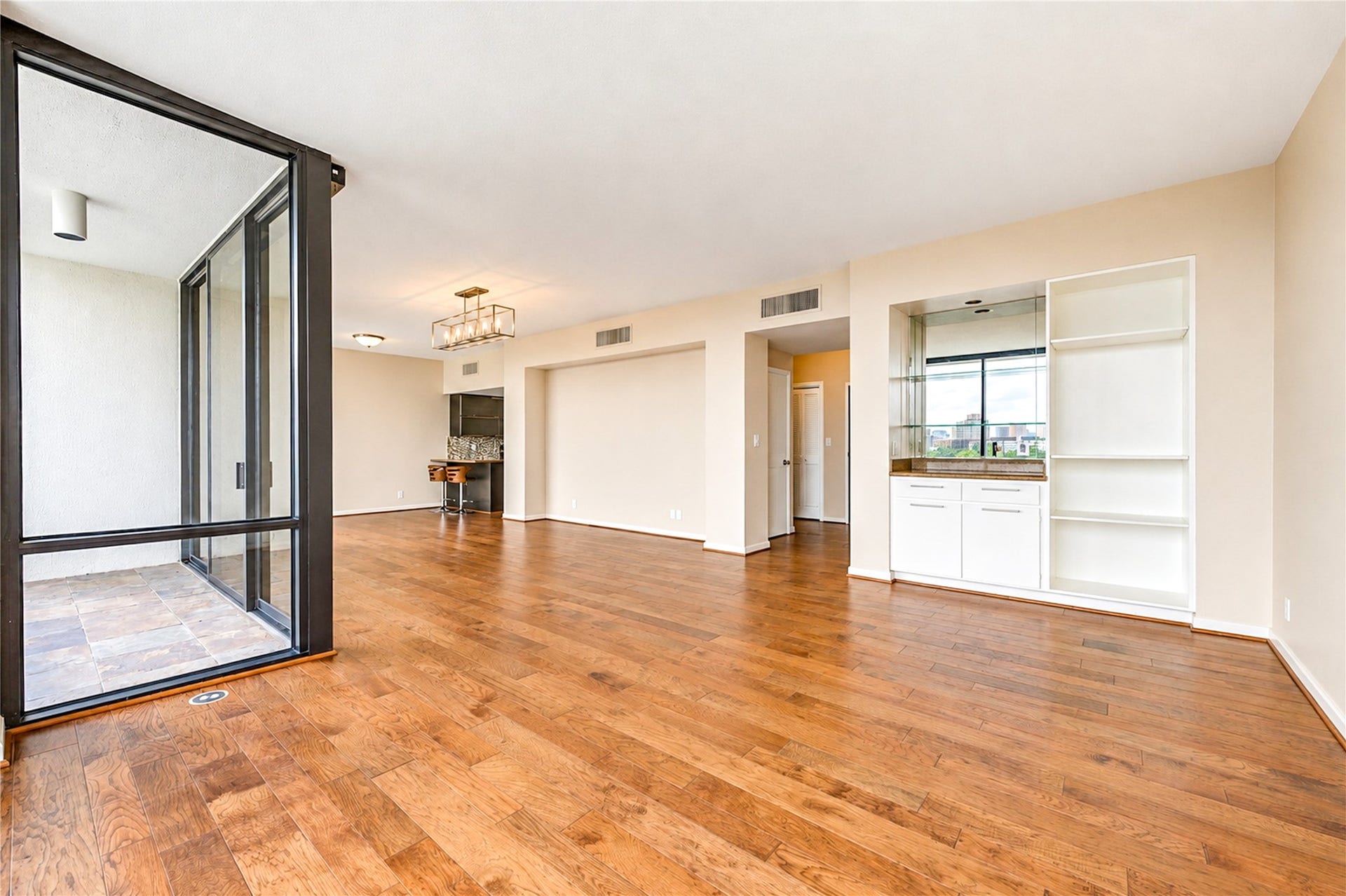 1111 Bering Drive, #706, Houston, TX 77057 Open floor plan concept