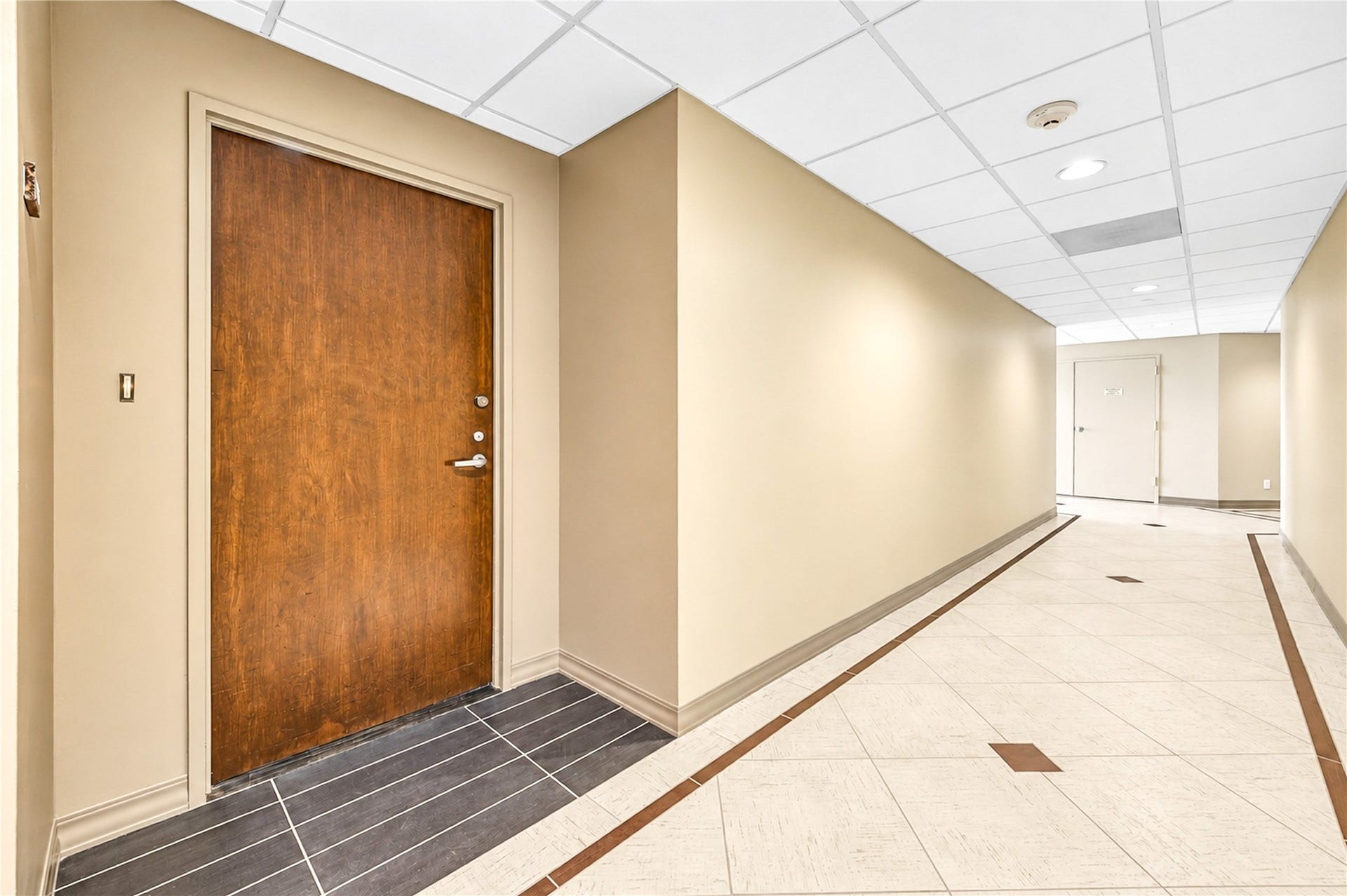 1111 Bering Drive, #706, Houston, TX 77057 Entrance door
