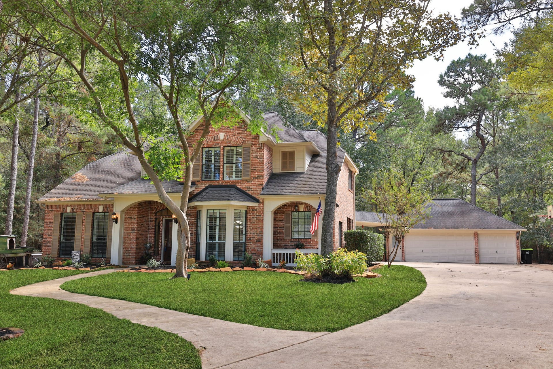 Welcome to 33110 Rainy Oaks Park!