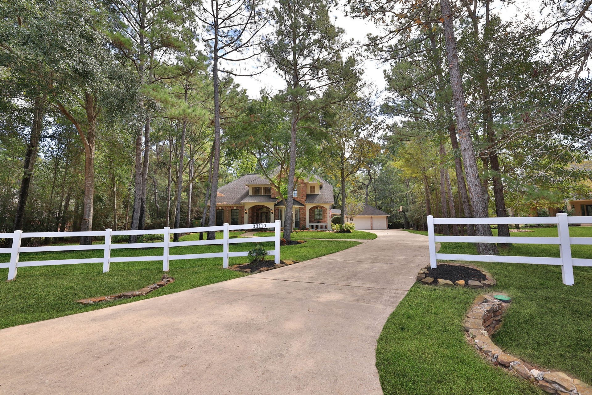Home is on the end of a Culdsac and has has a generously long driveway