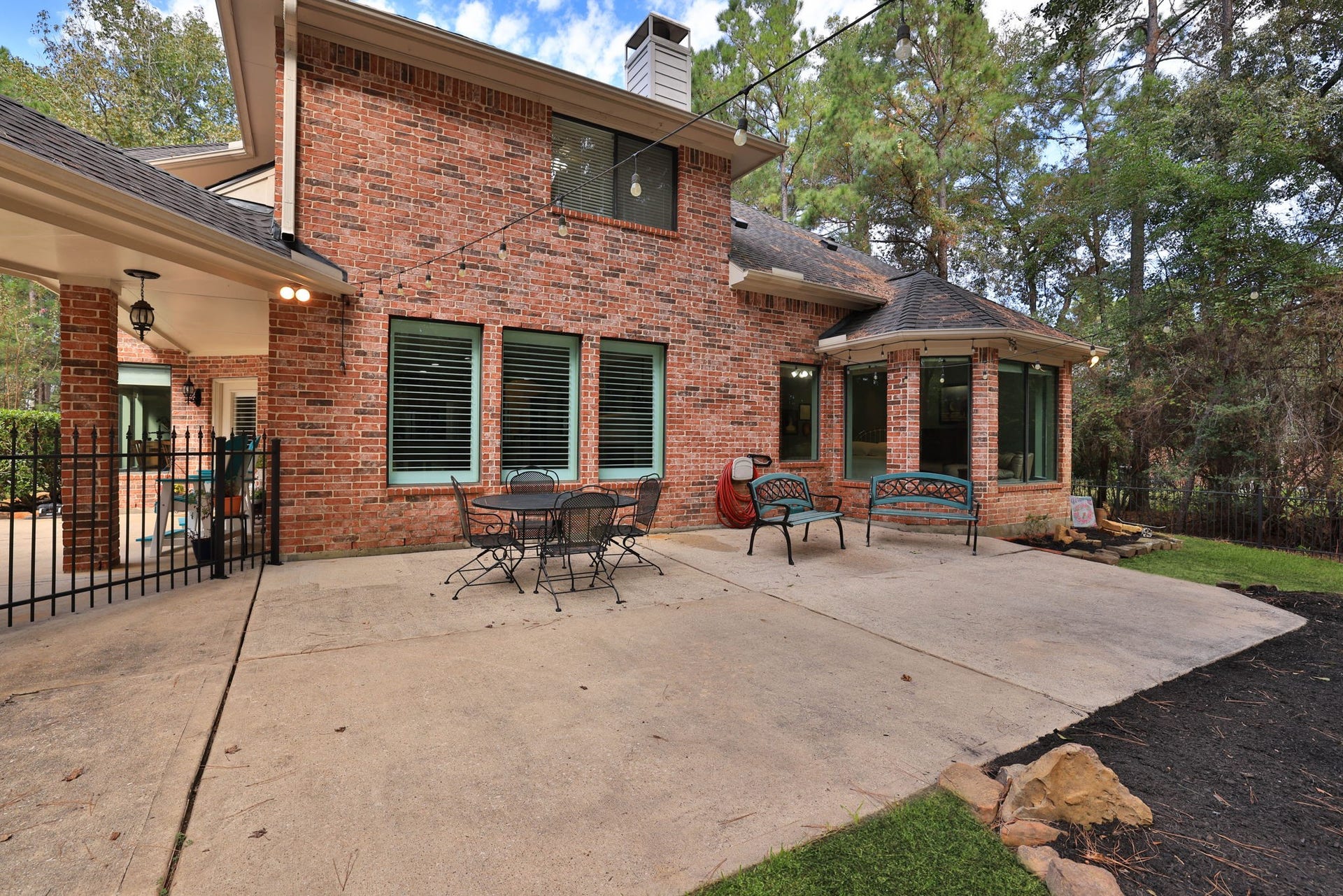 33110 Rainy Oaks Park, Magnolia, TX 77354