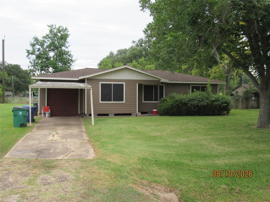 Property photo for 225 Moore Street, Richwood, TX