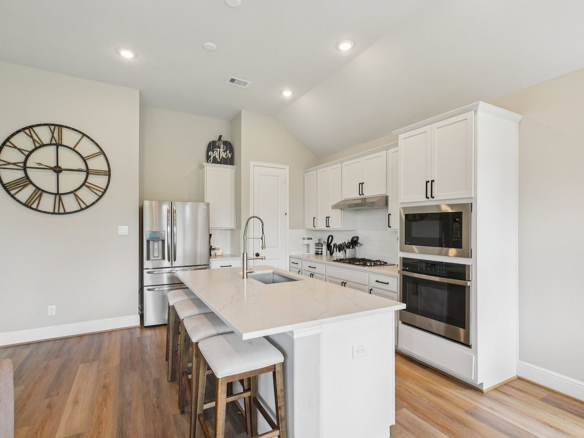 615 Livermore Street, Webster, TX 77598 615 Livermore Street, Webster, TX 77598
