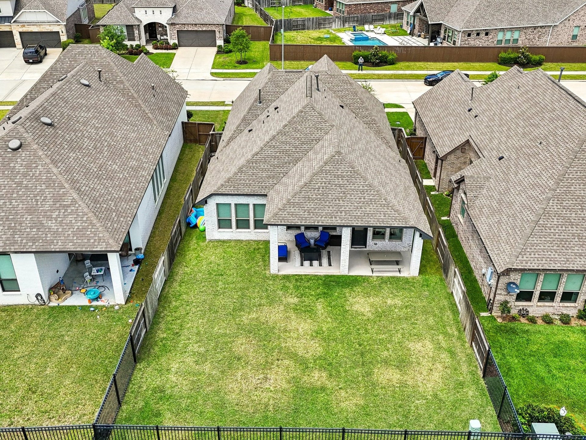 615 Livermore Street, Webster, TX 77598 615 Livermore Street, Webster, TX 77598