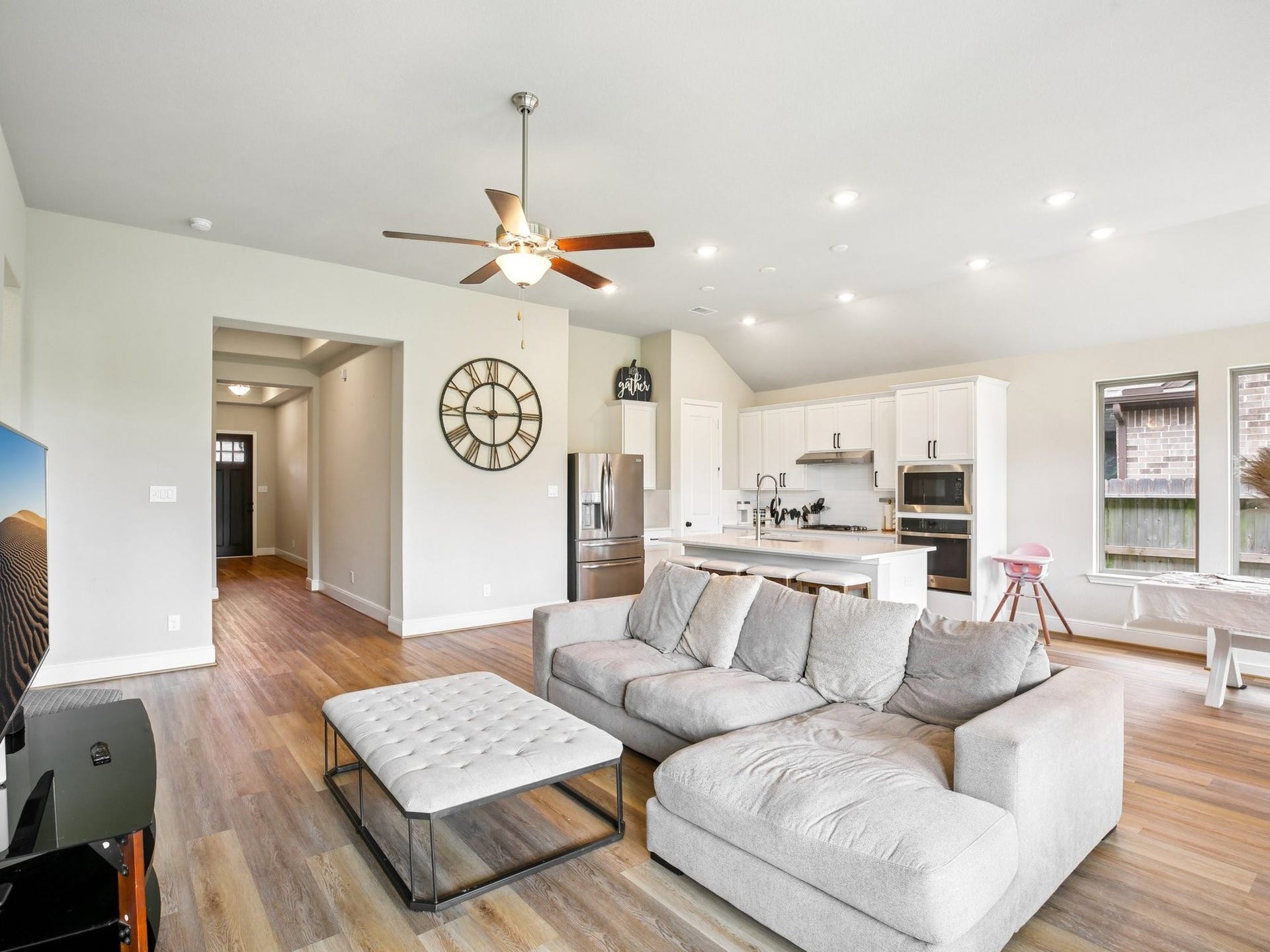 615 Livermore Street, Webster, TX 77598 615 Livermore Street, Webster, TX 77598