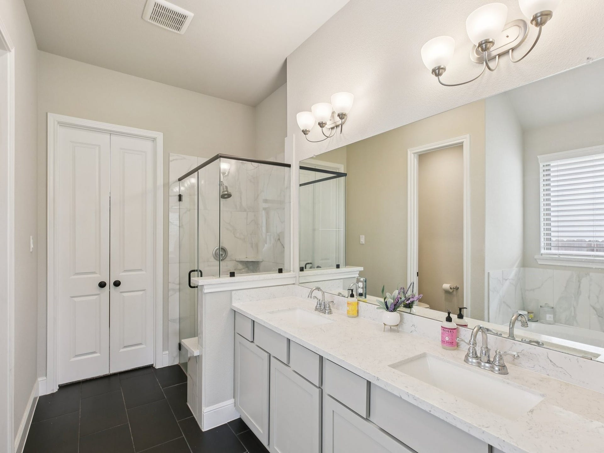 615 Livermore Street, Webster, TX 77598 615 Livermore Street, Webster, TX 77598