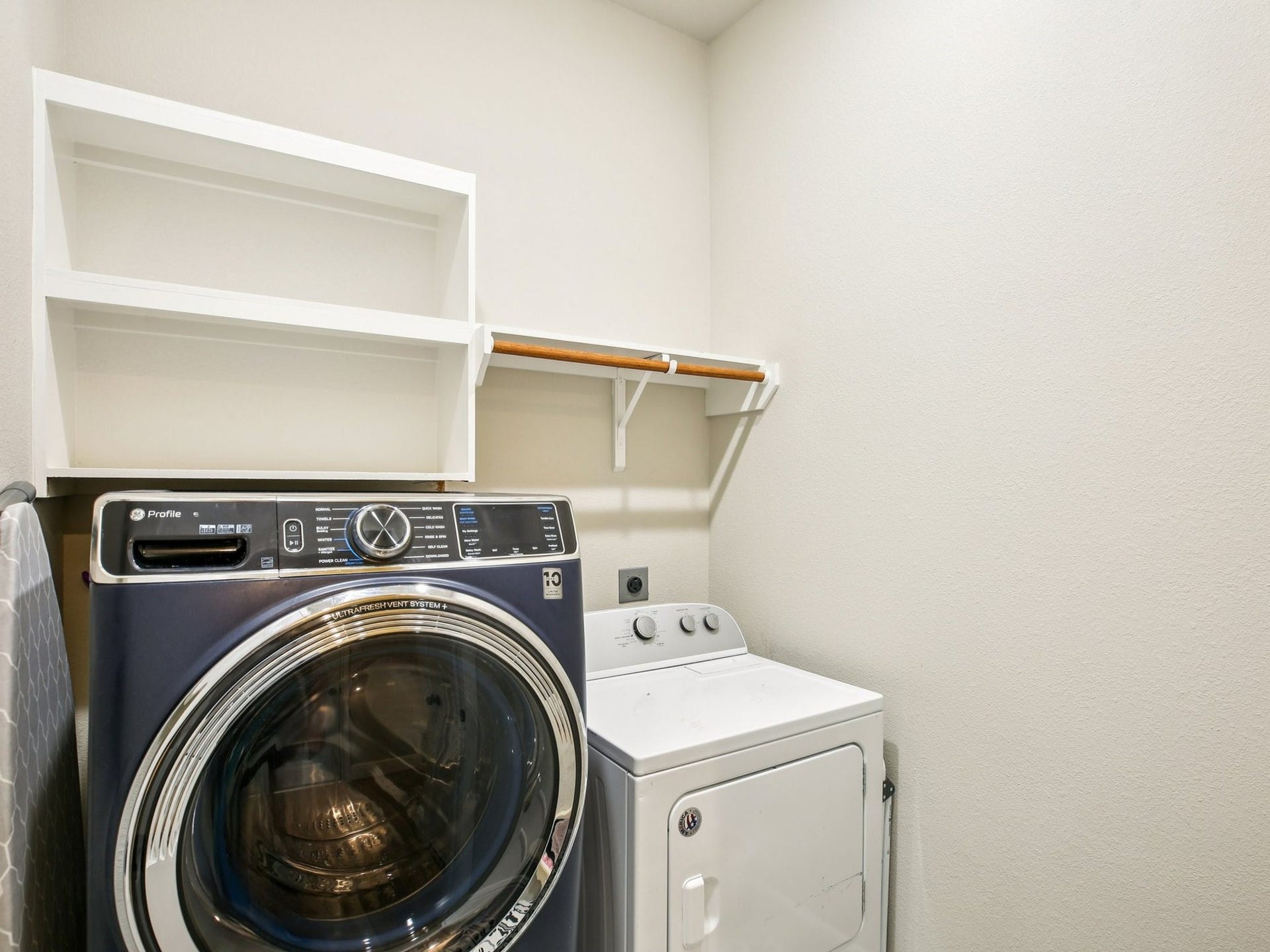 615 Livermore Street, Webster, TX 77598 615 Livermore Street, Webster, TX 77598