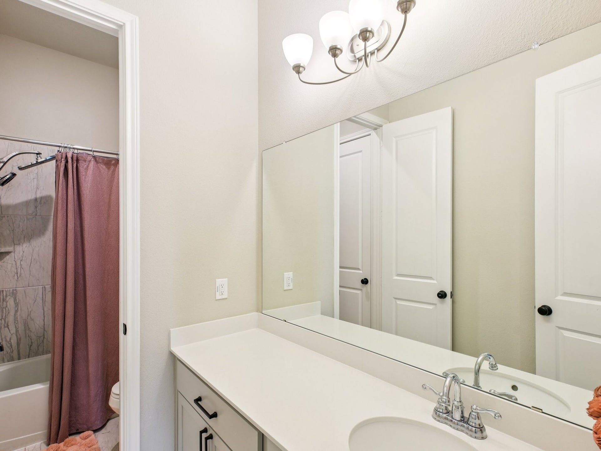 615 Livermore Street, Webster, TX 77598 615 Livermore Street, Webster, TX 77598