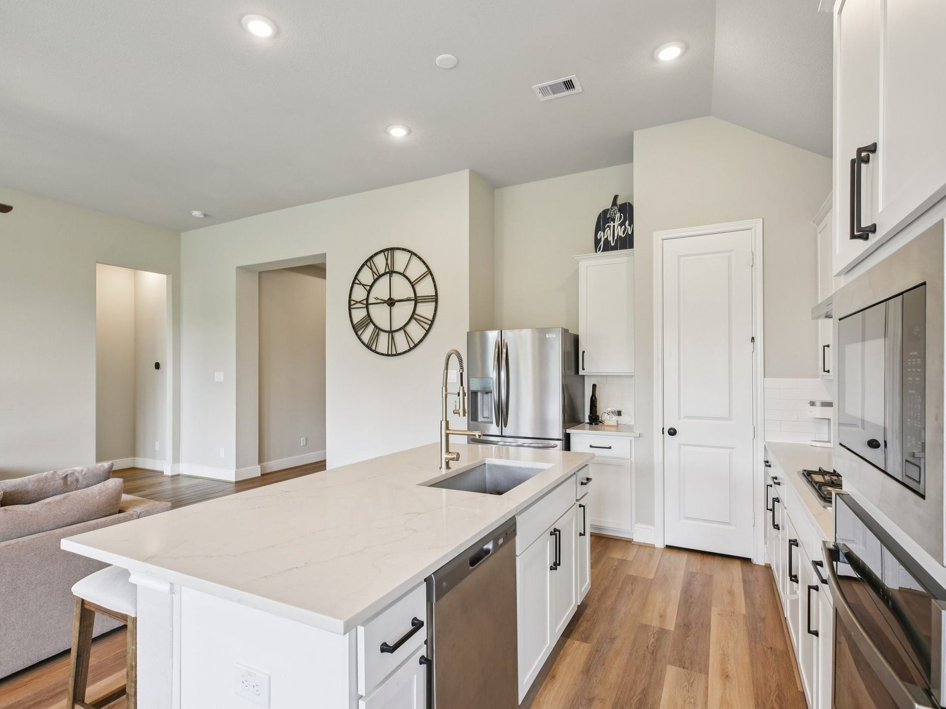 615 Livermore Street, Webster, TX 77598 615 Livermore Street, Webster, TX 77598