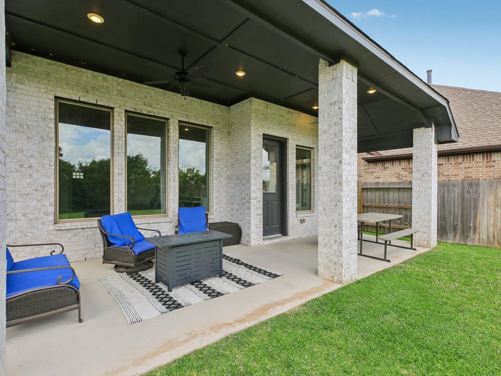 615 Livermore Street, Webster, TX 77598 615 Livermore Street, Webster, TX 77598