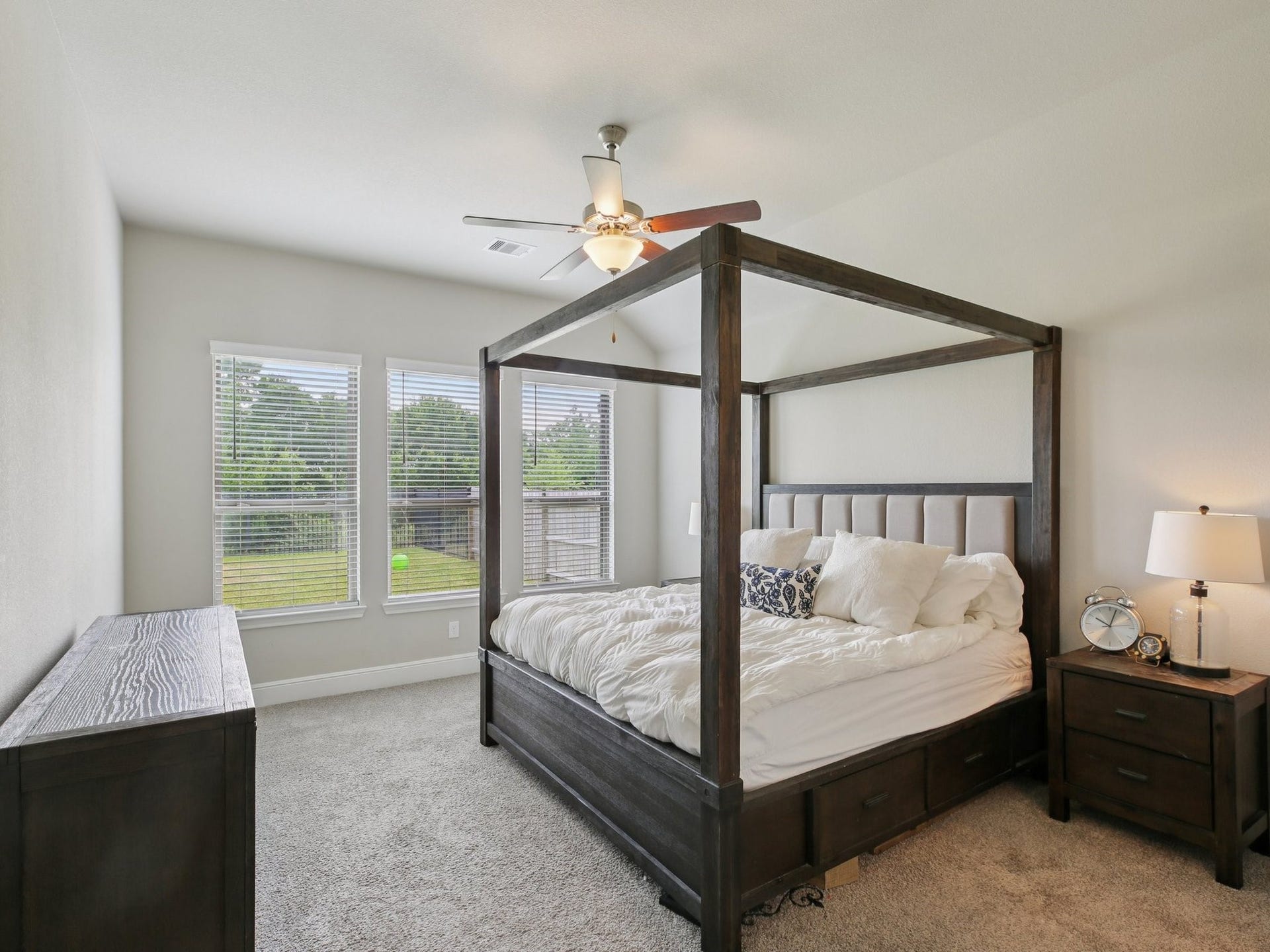 615 Livermore Street, Webster, TX 77598 615 Livermore Street, Webster, TX 77598
