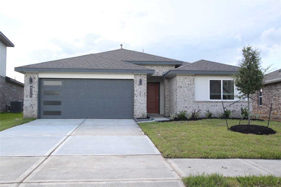 Property photo for 8210 Brahman Lane, Rosharon, TX