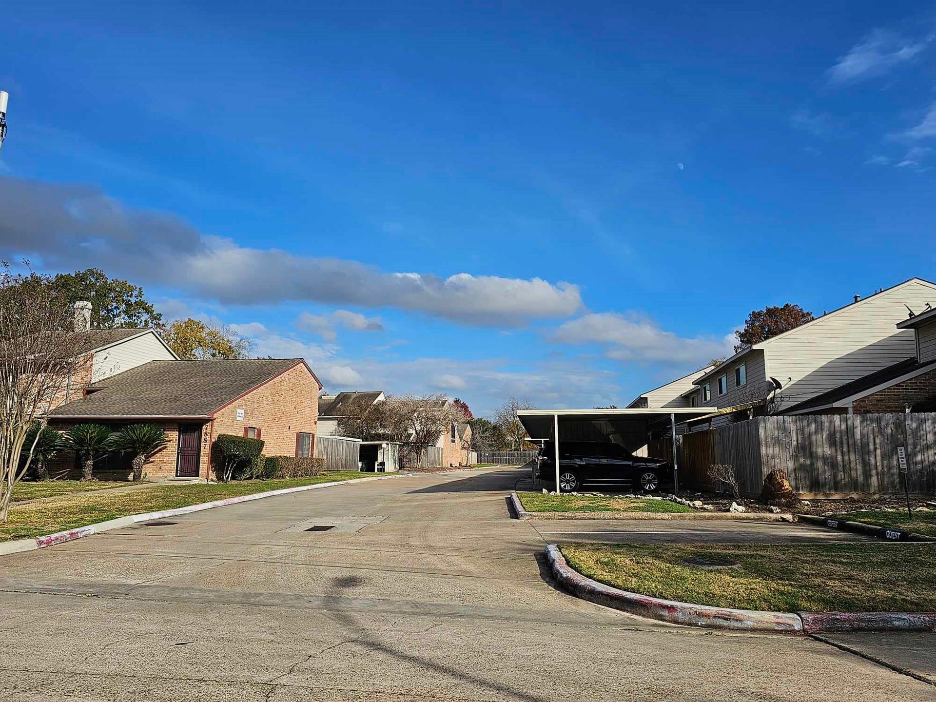 Side view of the house and extra parking for guest