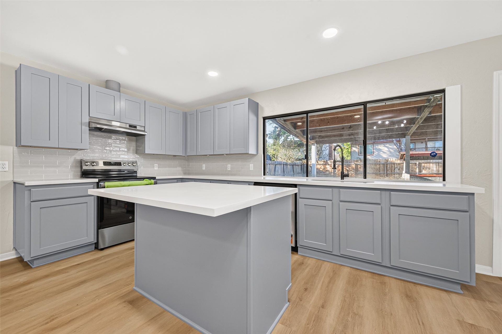 2110 Mustang Springs Drive, Missouri City, TX 77459 2110 Mustang Springs Drive, Missouri City, TX 77459