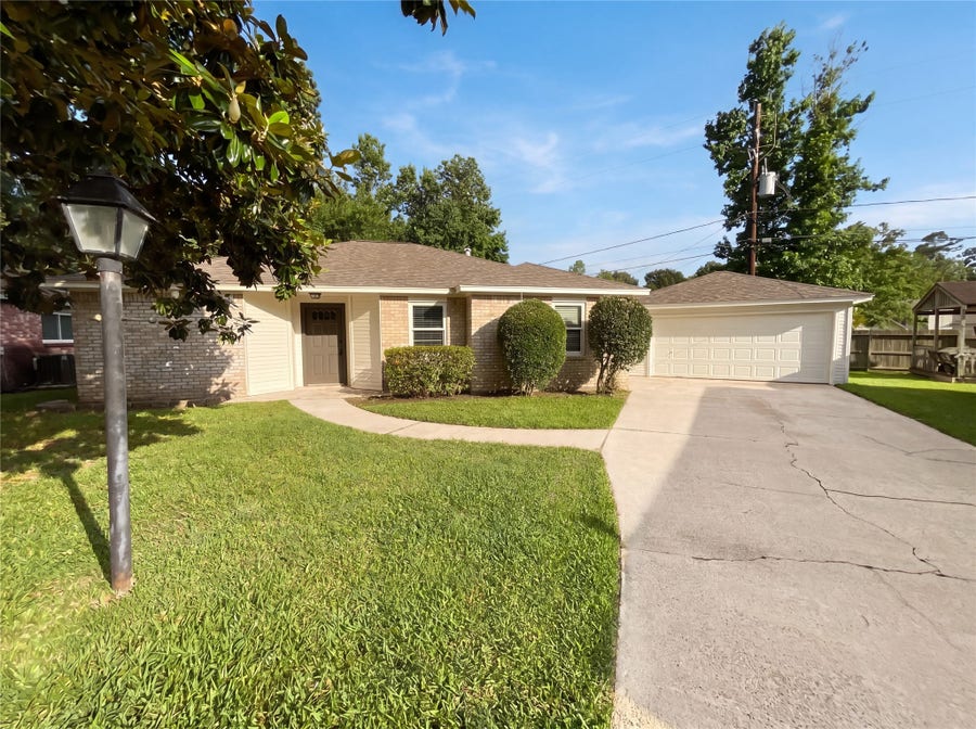Property photo for 410 E Little Oak Court, Spring, TX